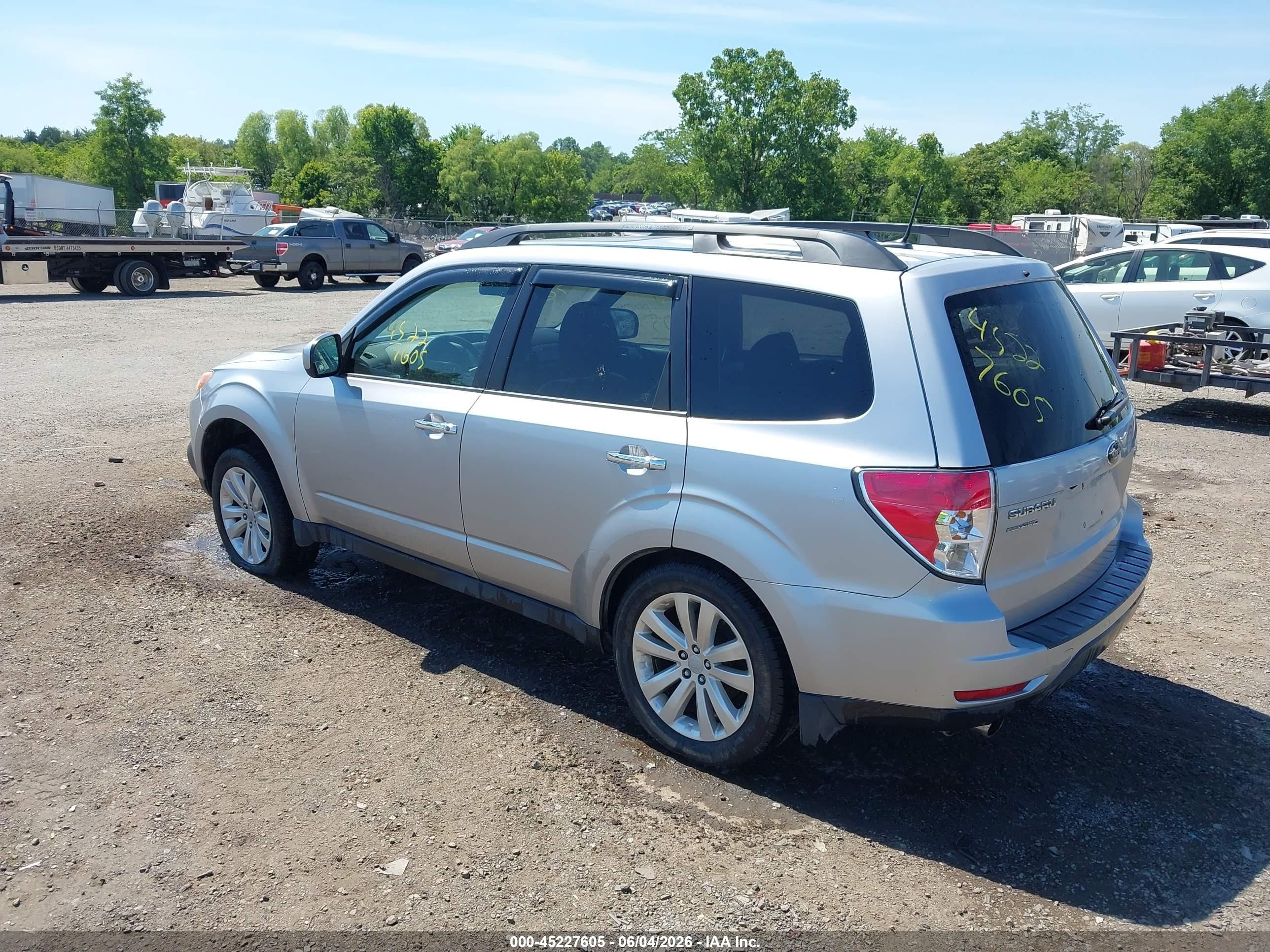 2012 Subaru Forester 2.5x Limited Silver vin: JF2SHAFC1CH465127