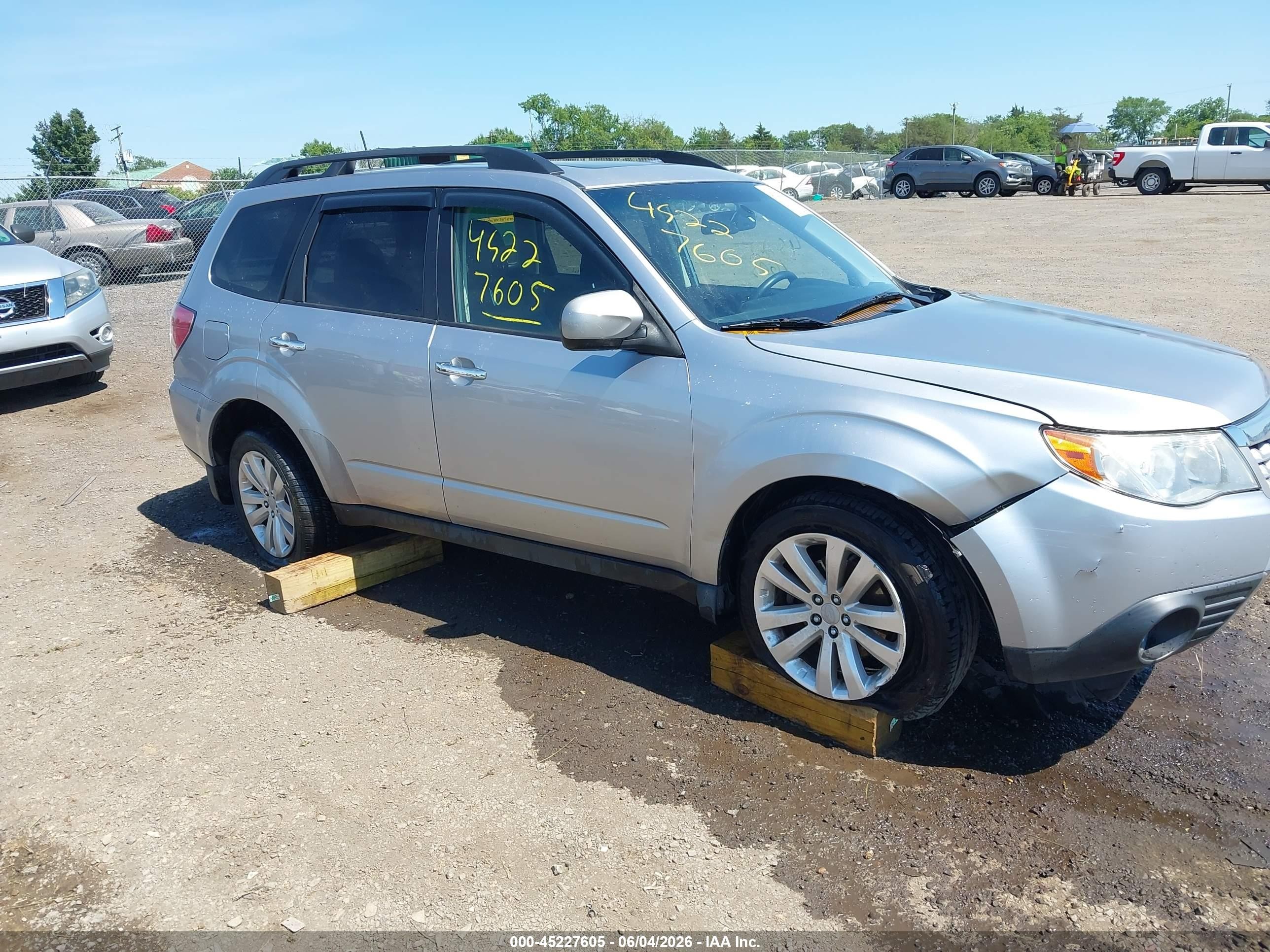 2012 Subaru Forester 2.5x Limited Silver vin: JF2SHAFC1CH465127