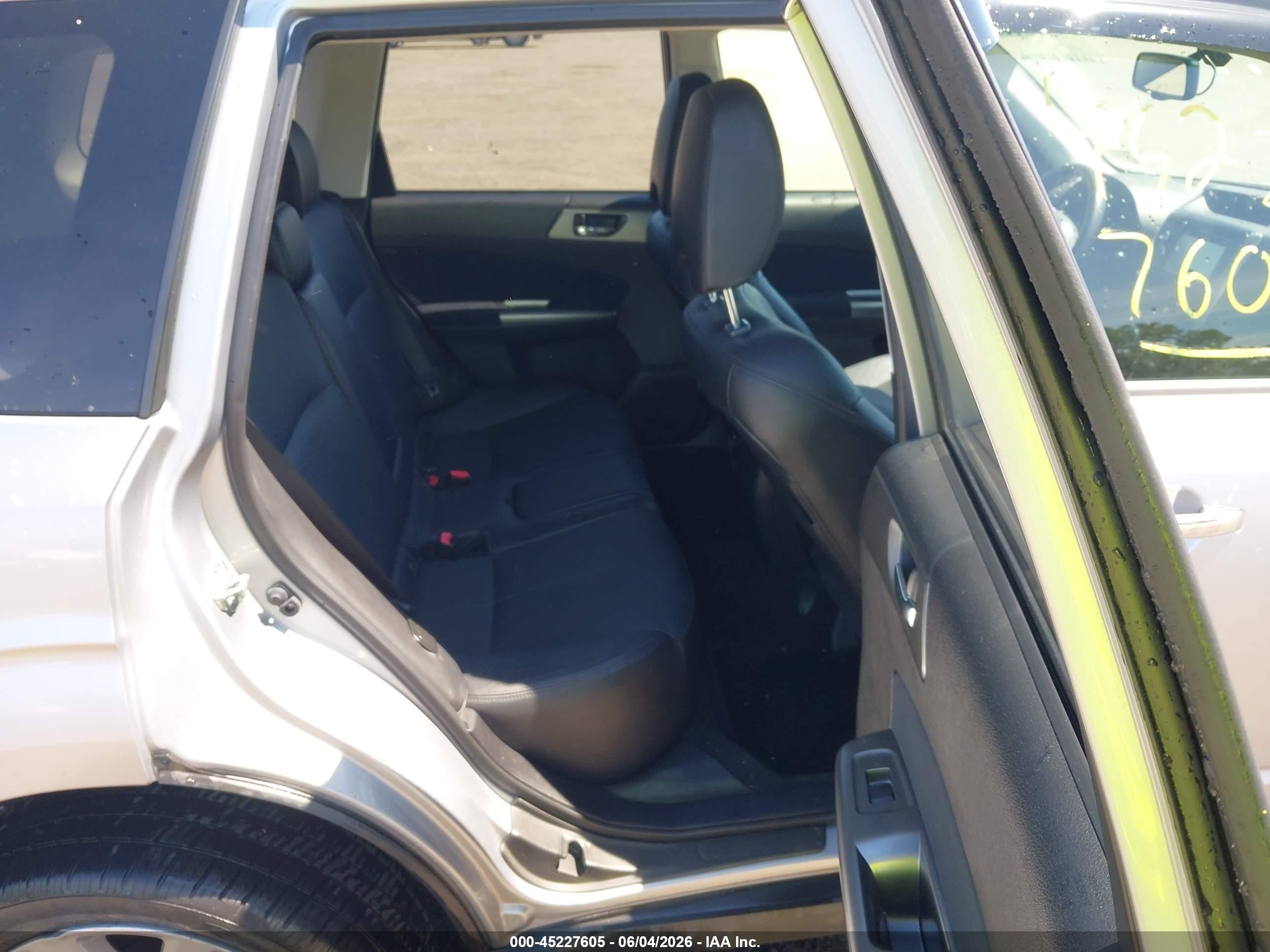 2012 Subaru Forester 2.5x Limited Silver vin: JF2SHAFC1CH465127