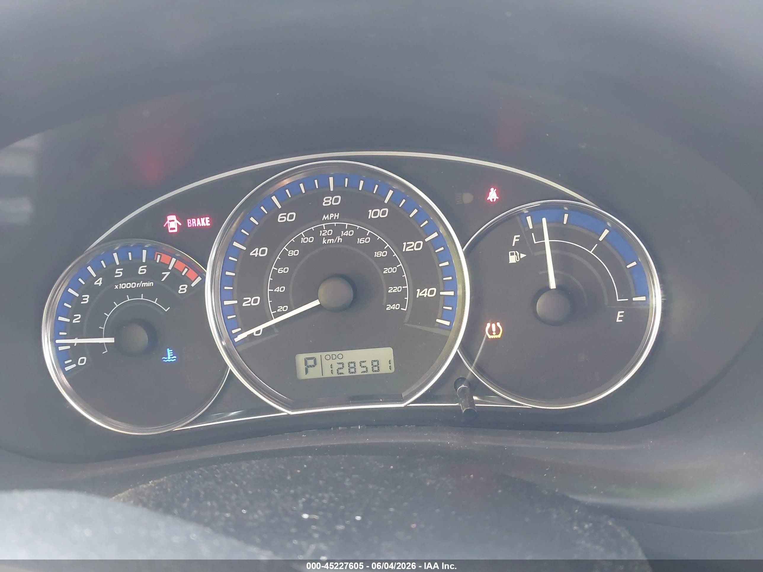 2012 Subaru Forester 2.5x Limited Silver vin: JF2SHAFC1CH465127