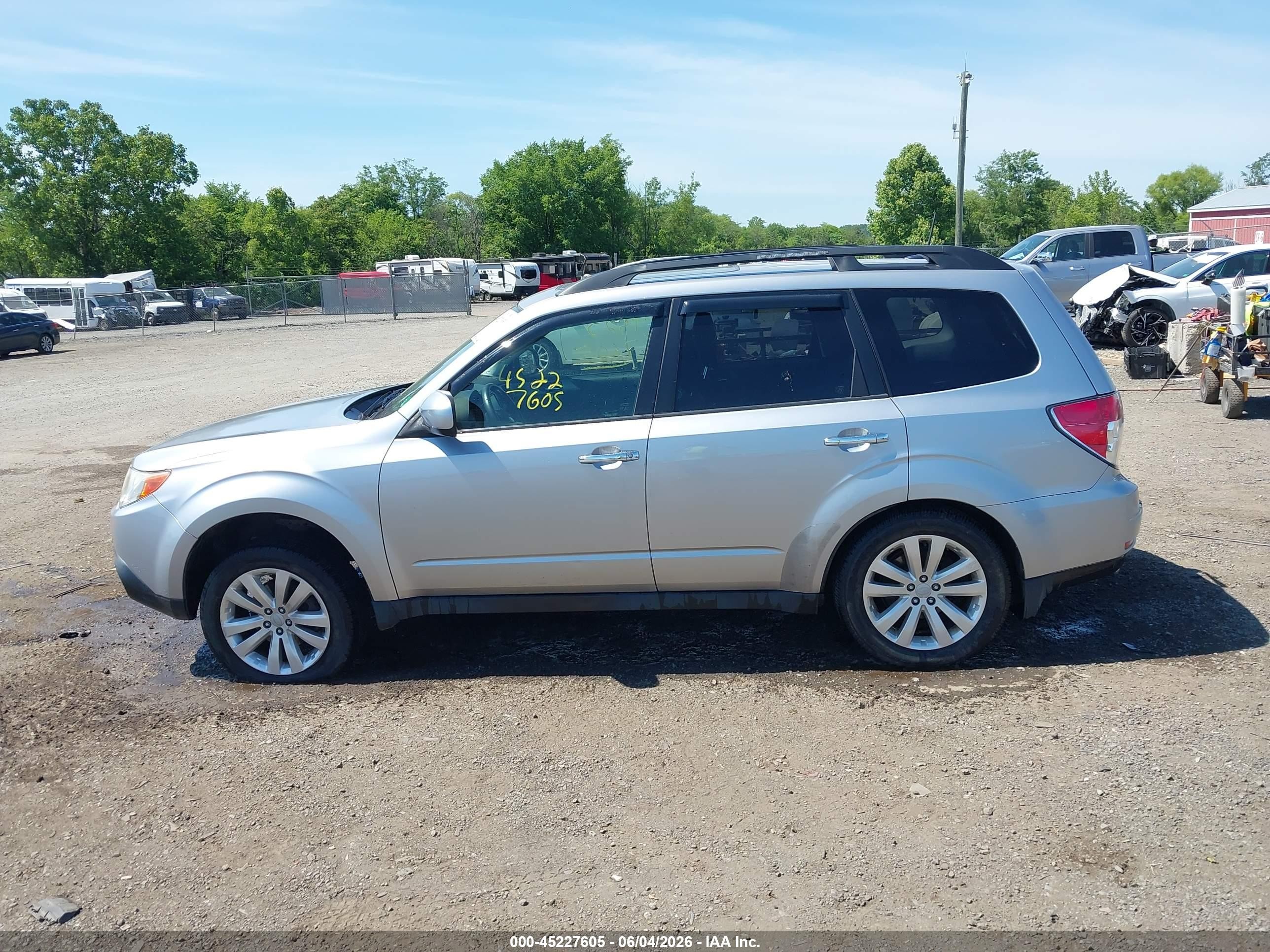 2012 Subaru Forester 2.5x Limited Silver vin: JF2SHAFC1CH465127
