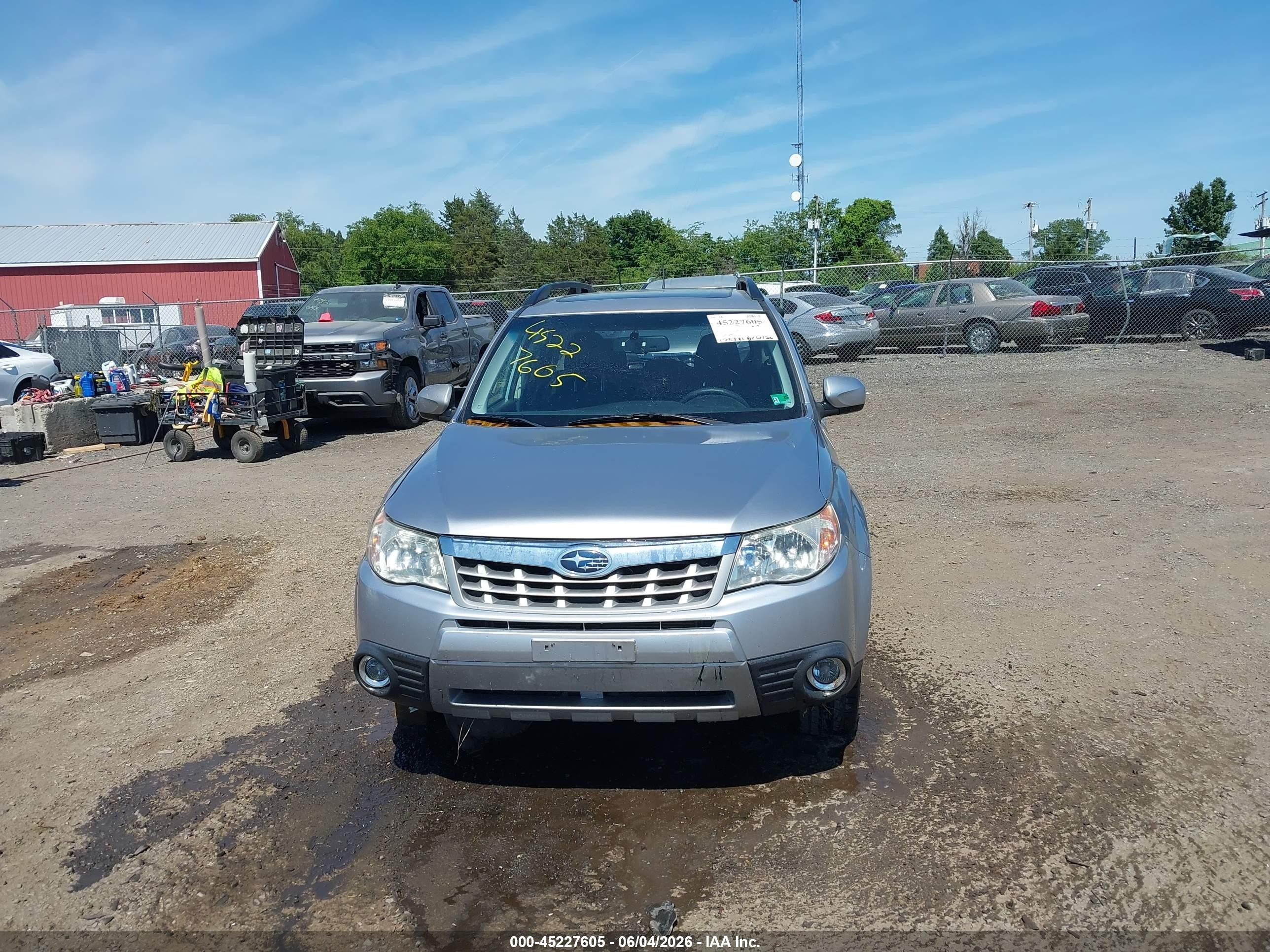 2012 Subaru Forester 2.5x Limited Silver vin: JF2SHAFC1CH465127