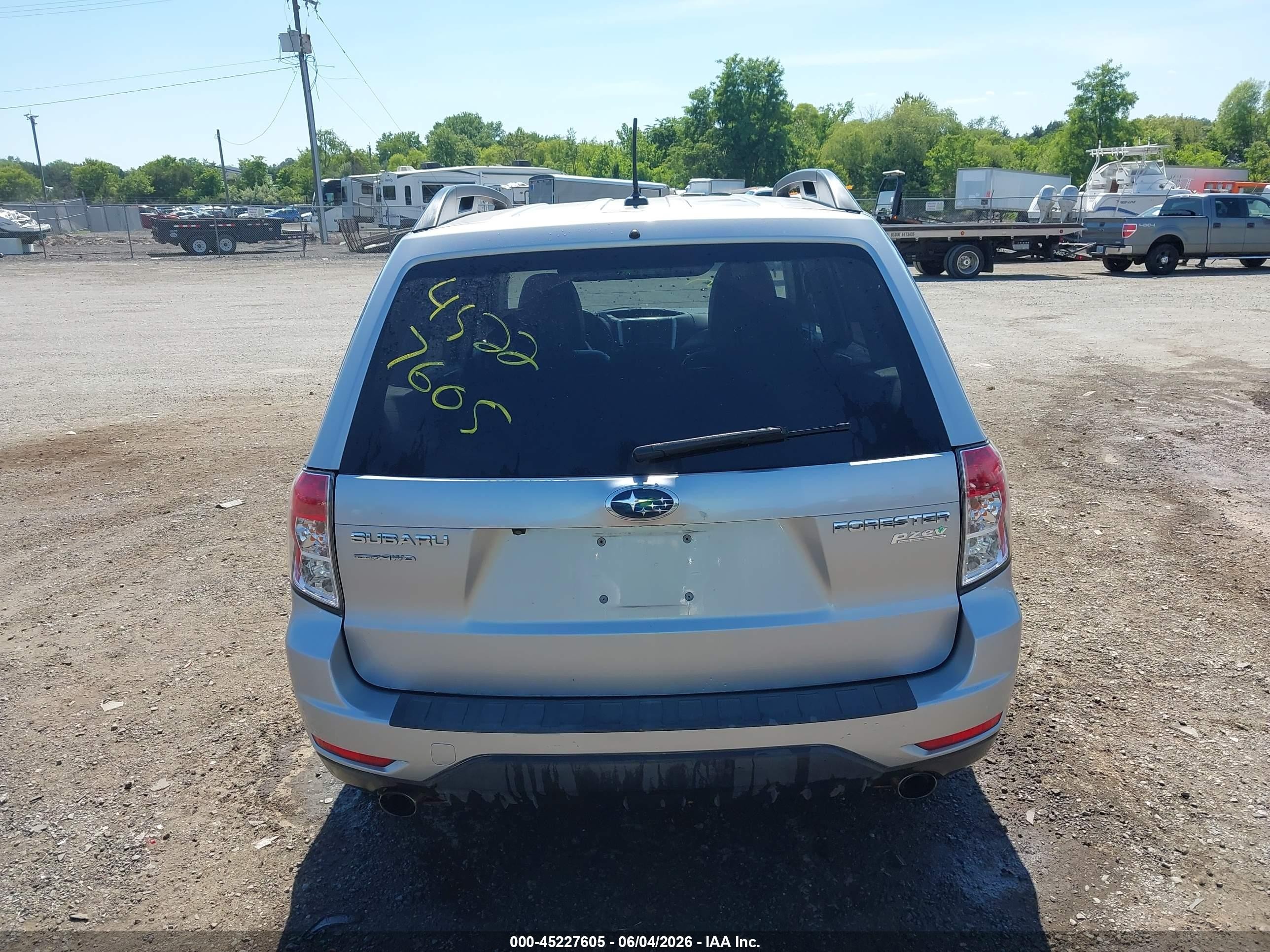 2012 Subaru Forester 2.5x Limited Silver vin: JF2SHAFC1CH465127