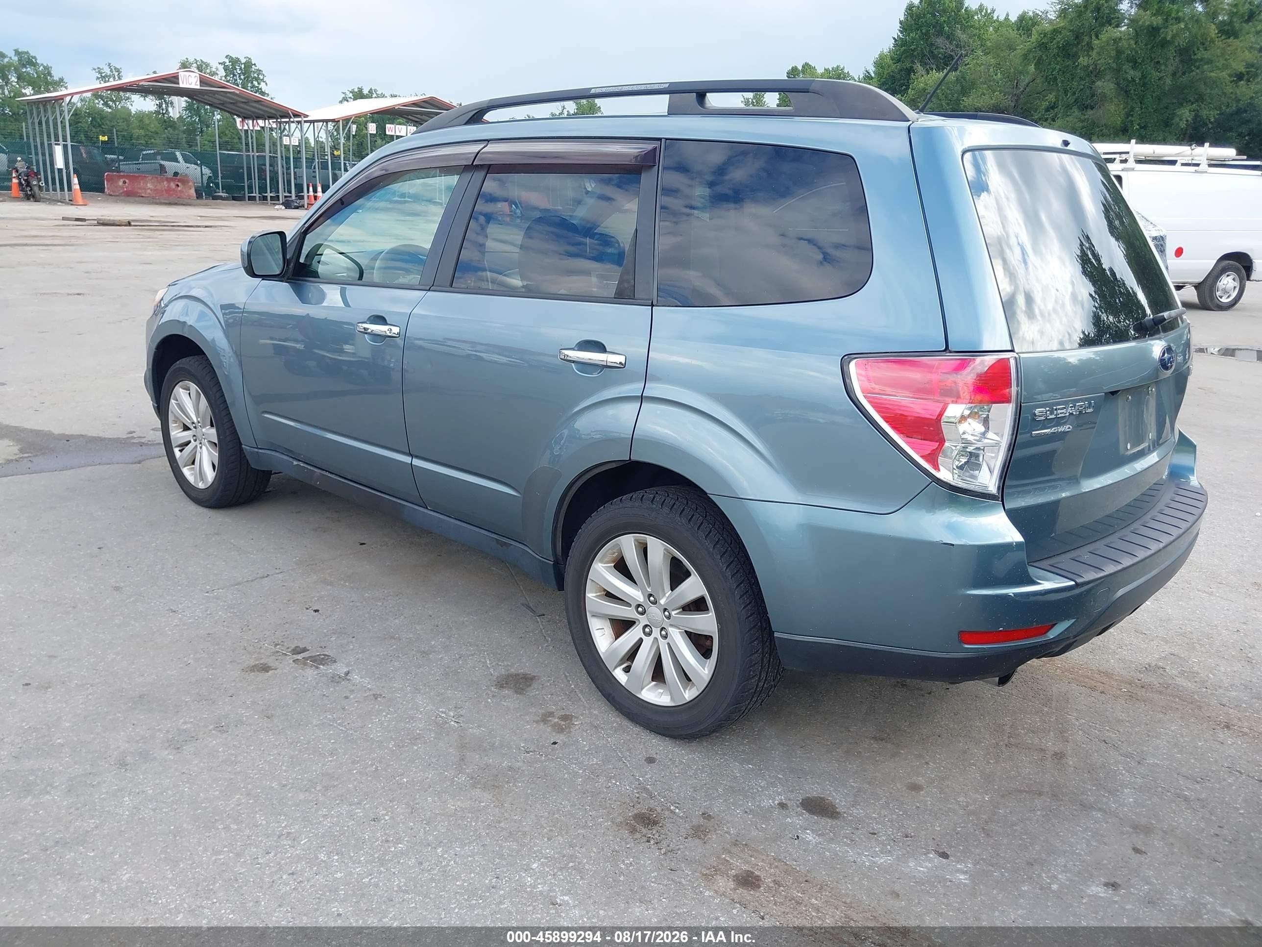 2013 Subaru Forester 2.5x Limited Синий vin: JF2SHAFC2DH427133