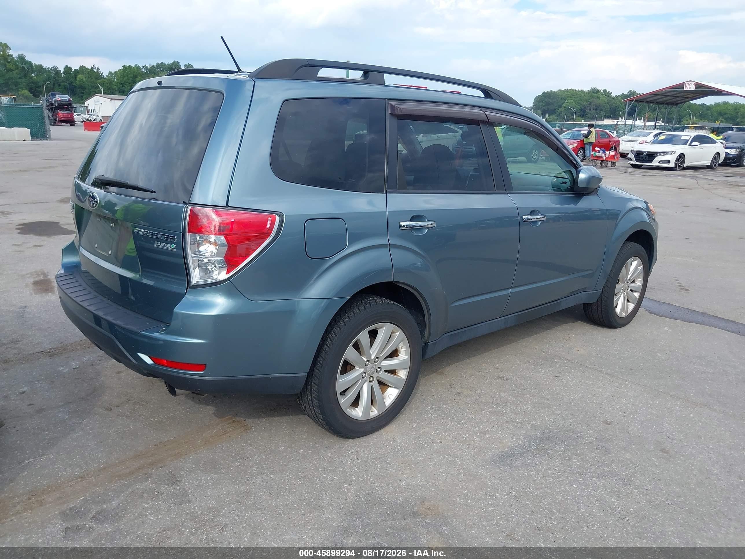 2013 Subaru Forester 2.5x Limited Синий vin: JF2SHAFC2DH427133