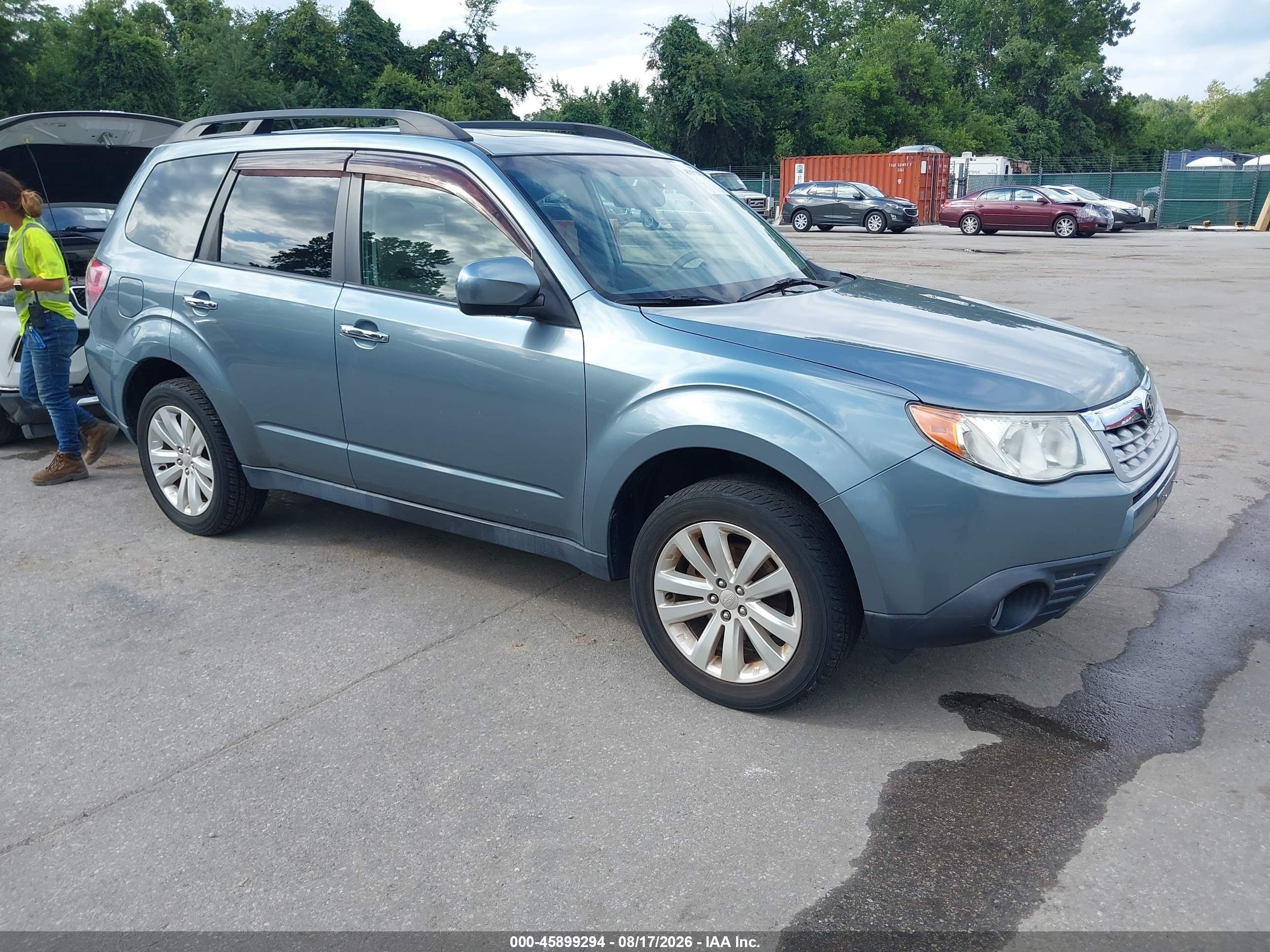 2013 Subaru Forester 2.5x Limited Синий vin: JF2SHAFC2DH427133