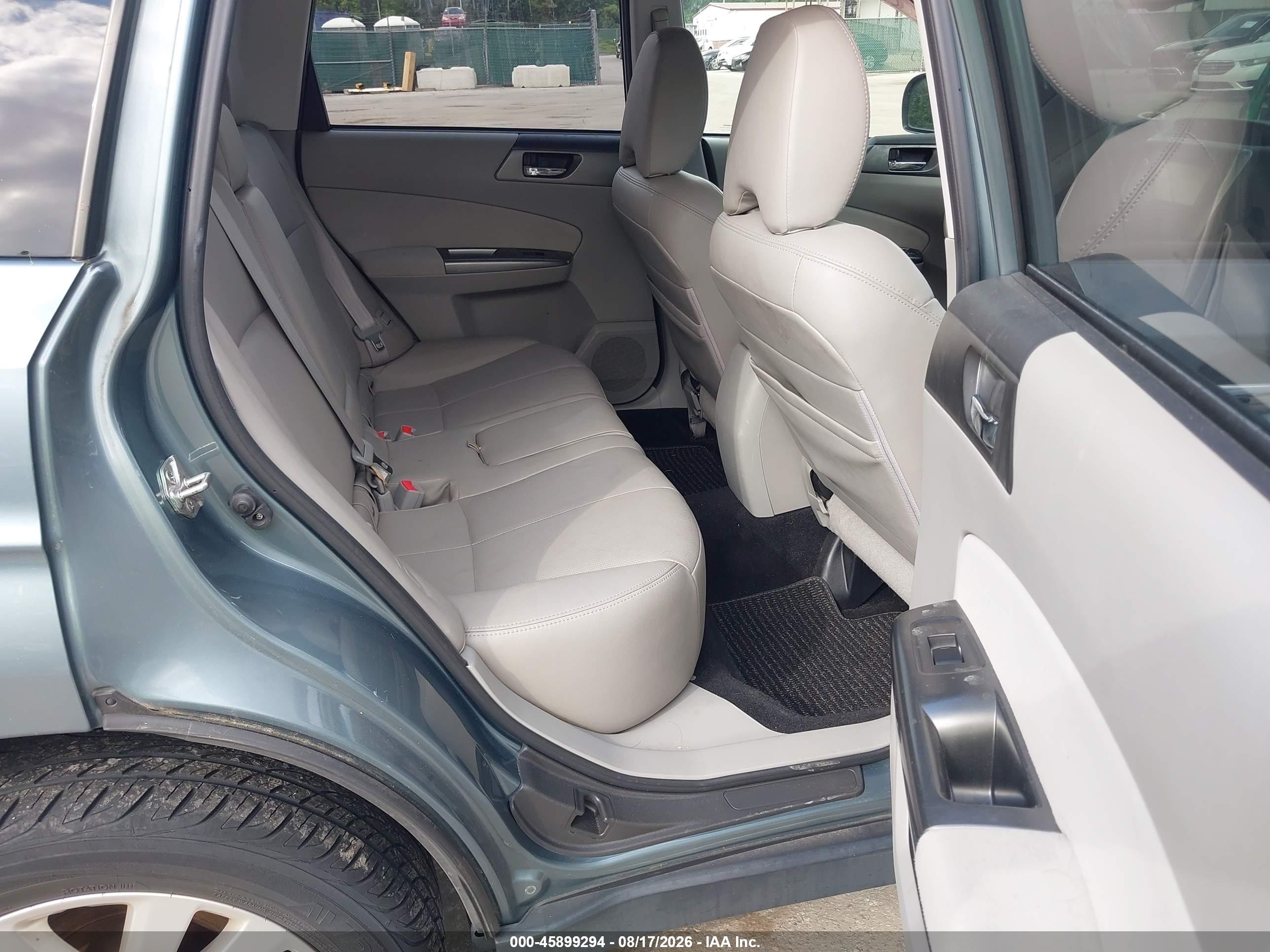 2013 Subaru Forester 2.5x Limited Синий vin: JF2SHAFC2DH427133