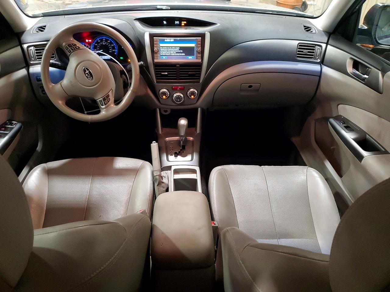 2011 Subaru Forester Limited Серебряный vin: JF2SHAFC5BH713653