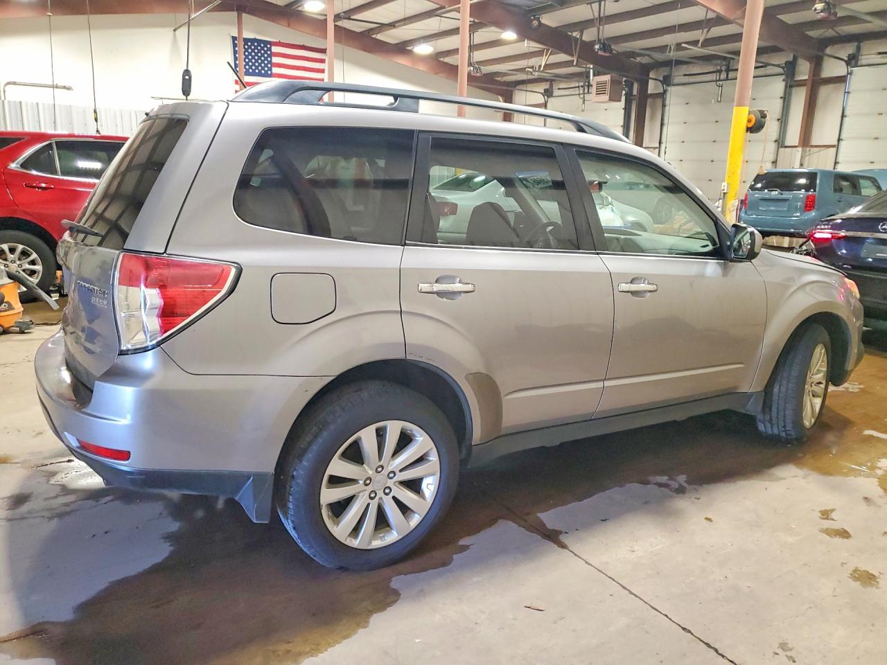 2011 Subaru Forester Limited Серебряный vin: JF2SHAFC5BH713653