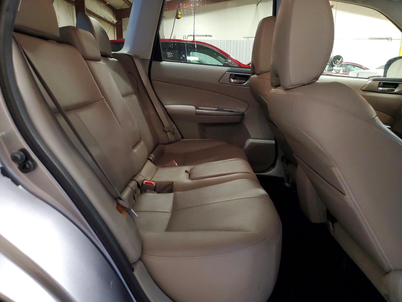 2011 Subaru Forester Limited Серебряный vin: JF2SHAFC5BH713653
