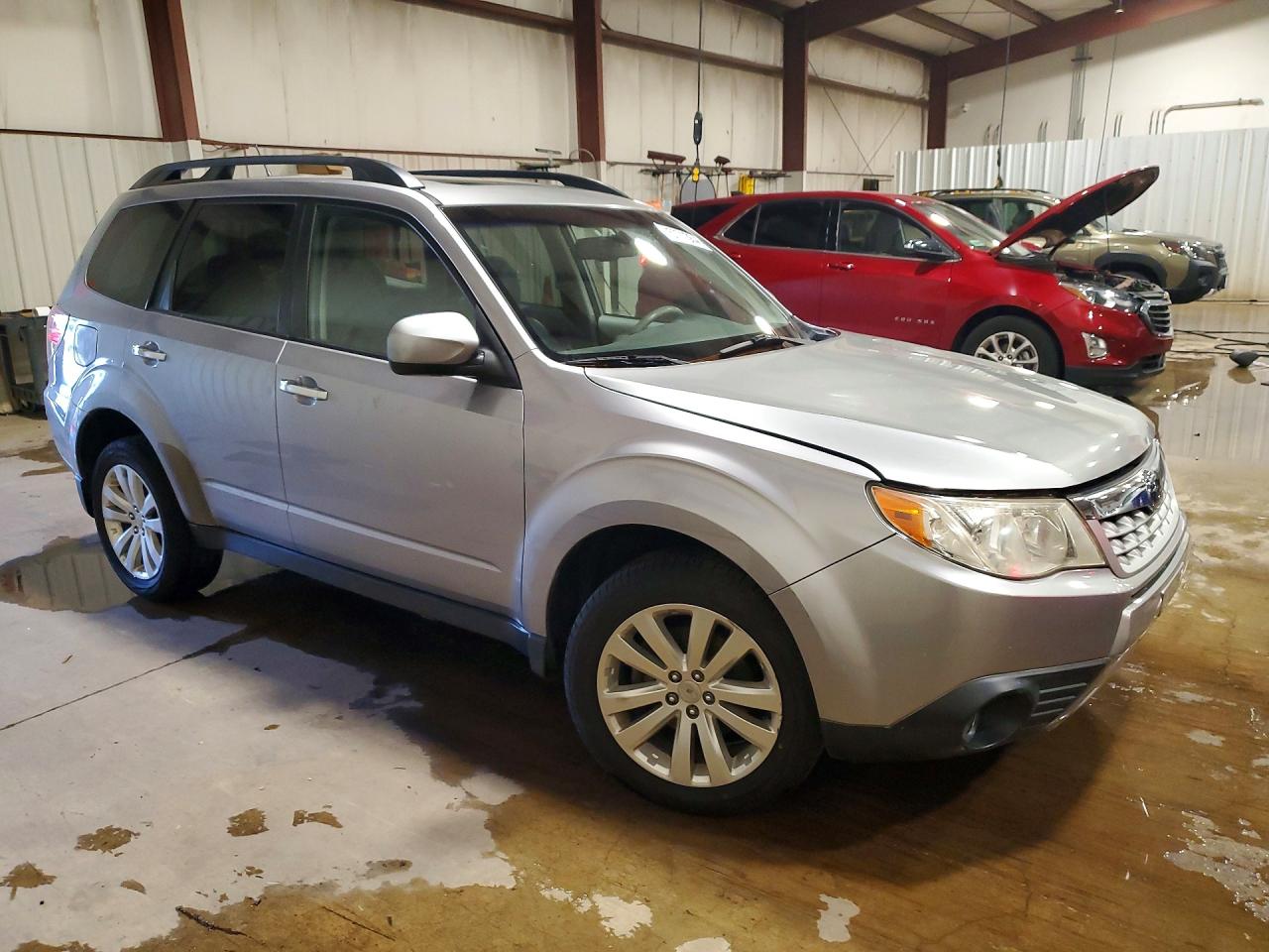 2011 Subaru Forester Limited Серебряный vin: JF2SHAFC5BH713653