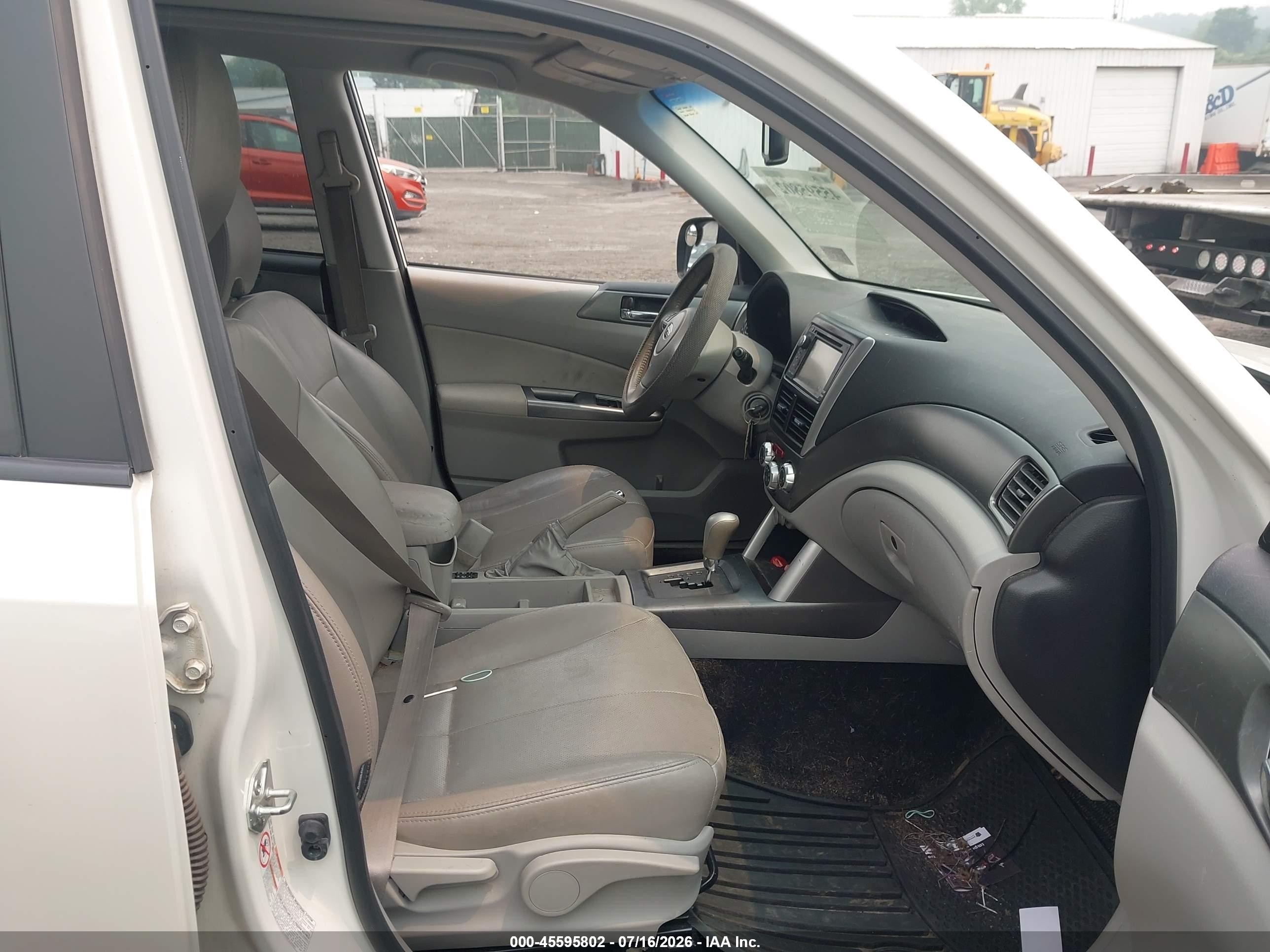 2012 Subaru Forester 2.5x Limited White vin: JF2SHAFC5CH438707