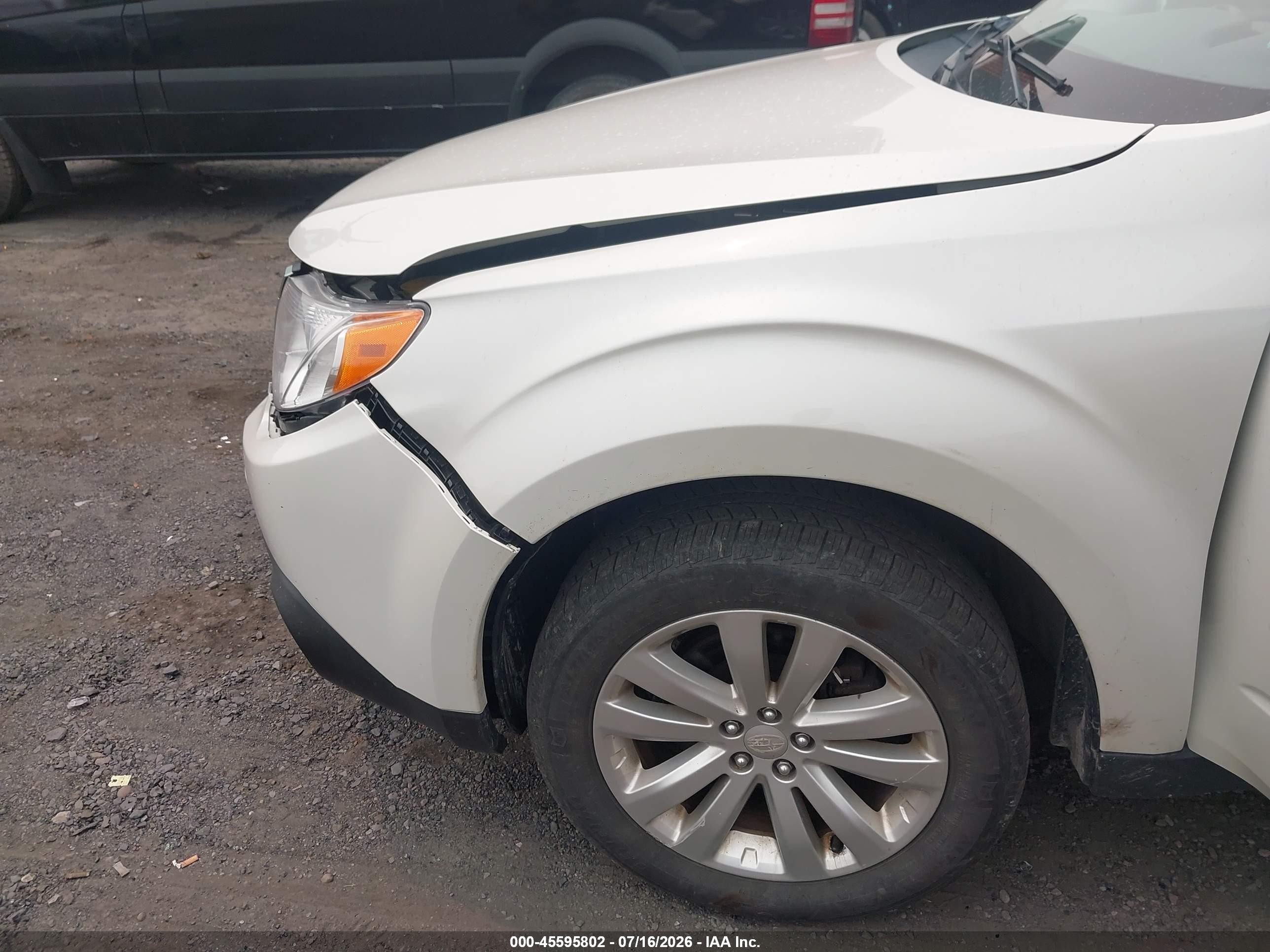 2012 Subaru Forester 2.5x Limited White vin: JF2SHAFC5CH438707