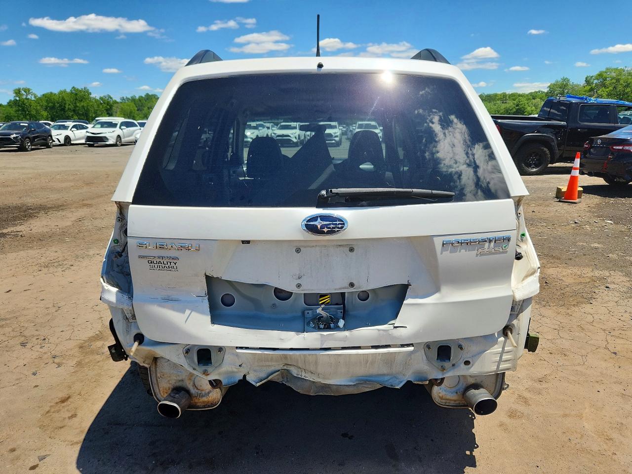 2011 Subaru Forester Limited White vin: JF2SHAFC8BH723061