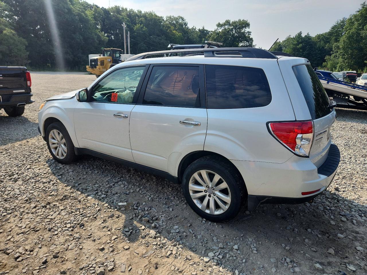 2011 Subaru Forester Limited White vin: JF2SHAFC8BH735274