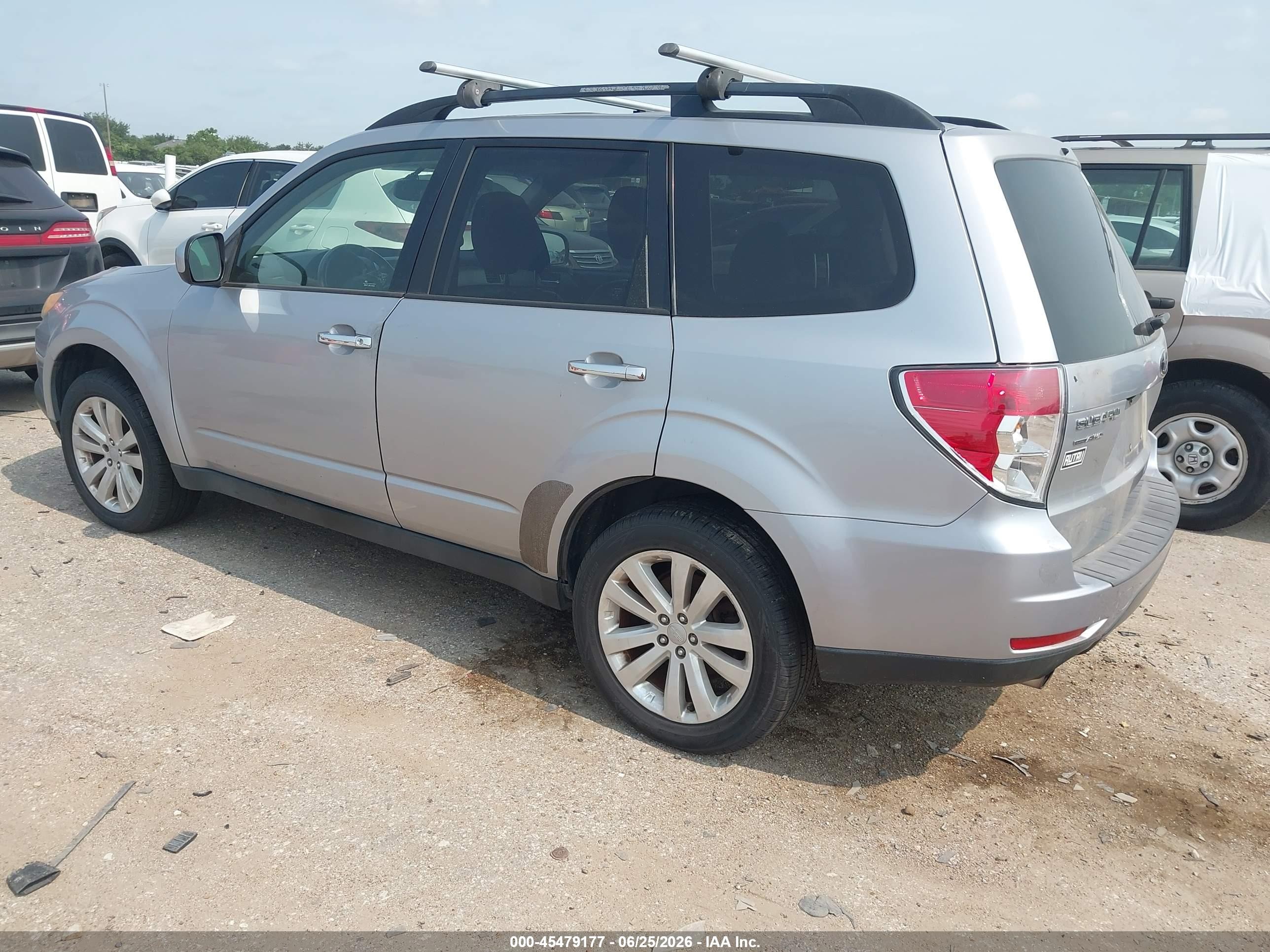 2013 Subaru Forester 2.5x Limited Silver vin: JF2SHAFC9DH425752