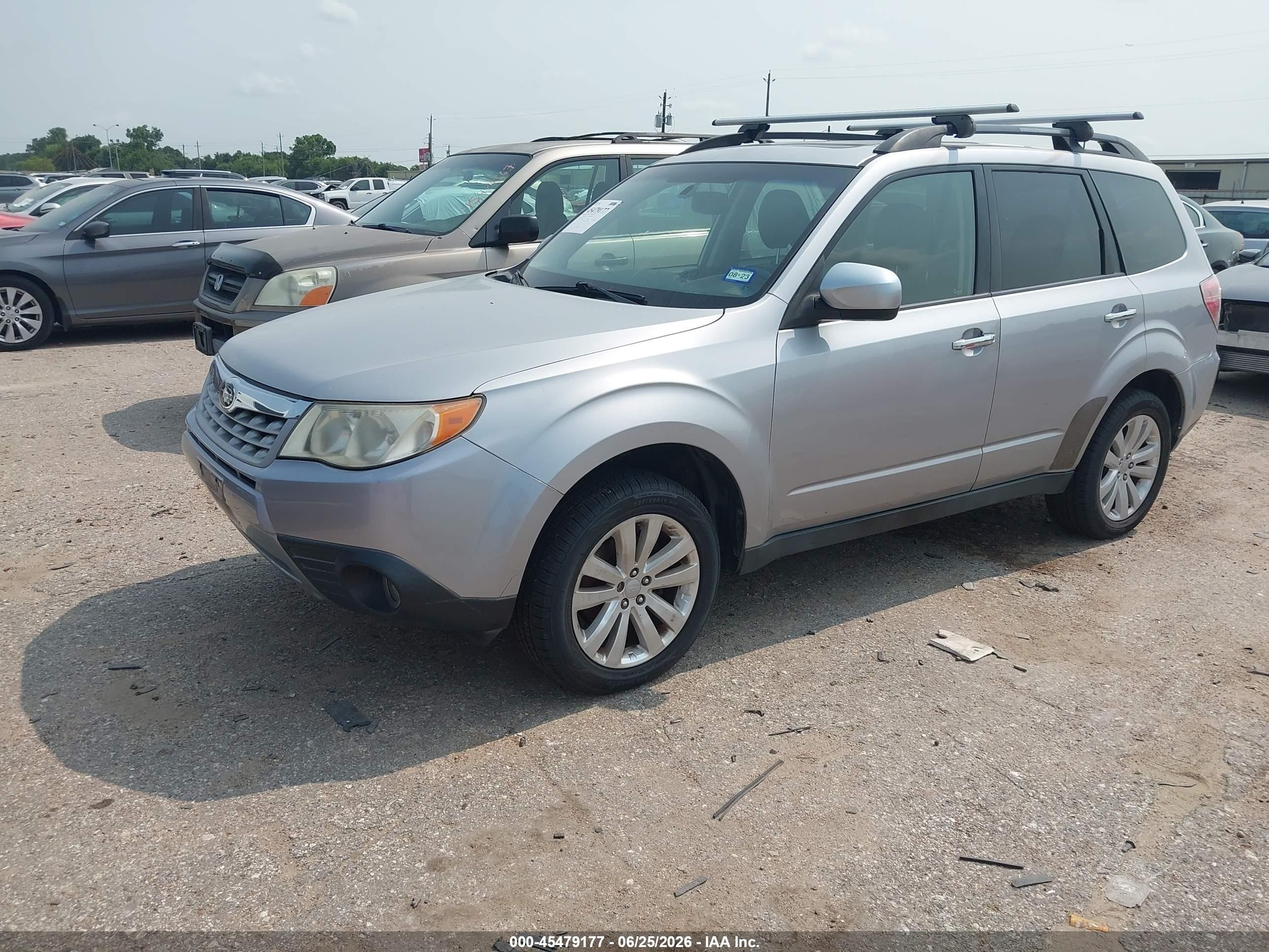 2013 Subaru Forester 2.5x Limited Silver vin: JF2SHAFC9DH425752