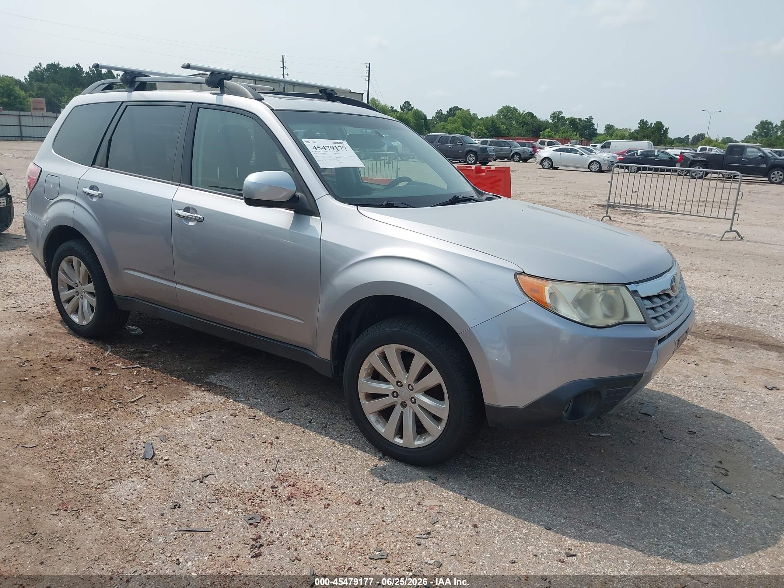 2013 Subaru Forester 2.5x Limited Silver vin: JF2SHAFC9DH425752