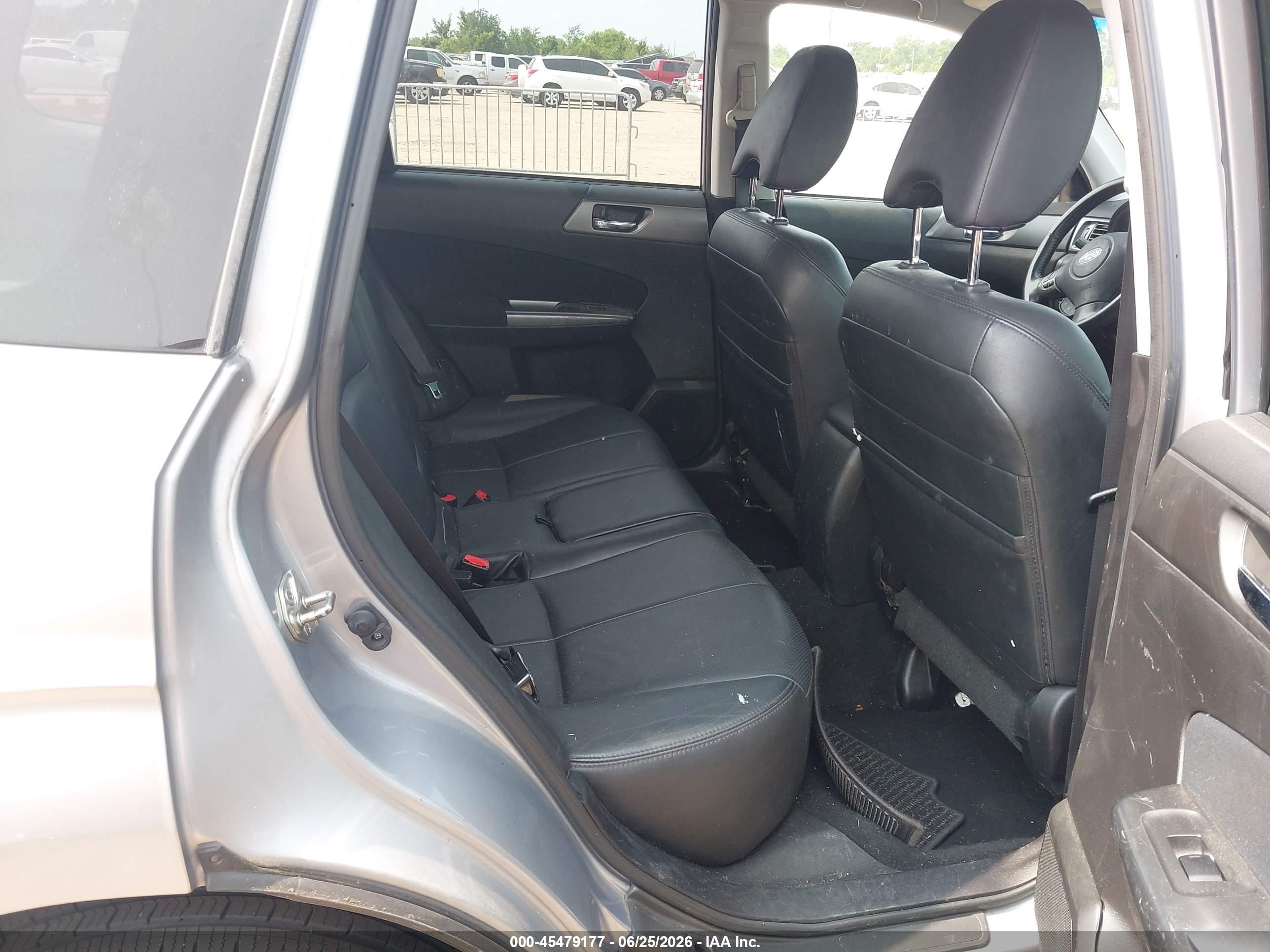 2013 Subaru Forester 2.5x Limited Silver vin: JF2SHAFC9DH425752