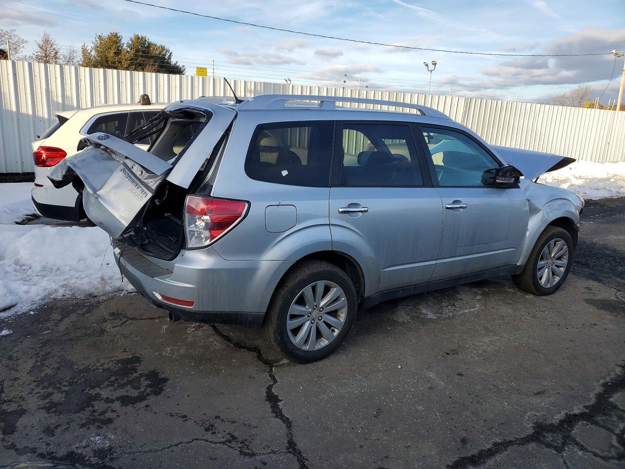 2011 Subaru Forester Touring Silver vin: JF2SHAGC0BH747563