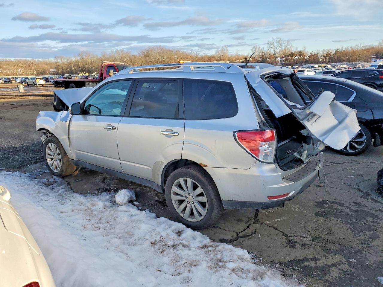 2011 Subaru Forester Touring Silver vin: JF2SHAGC0BH747563
