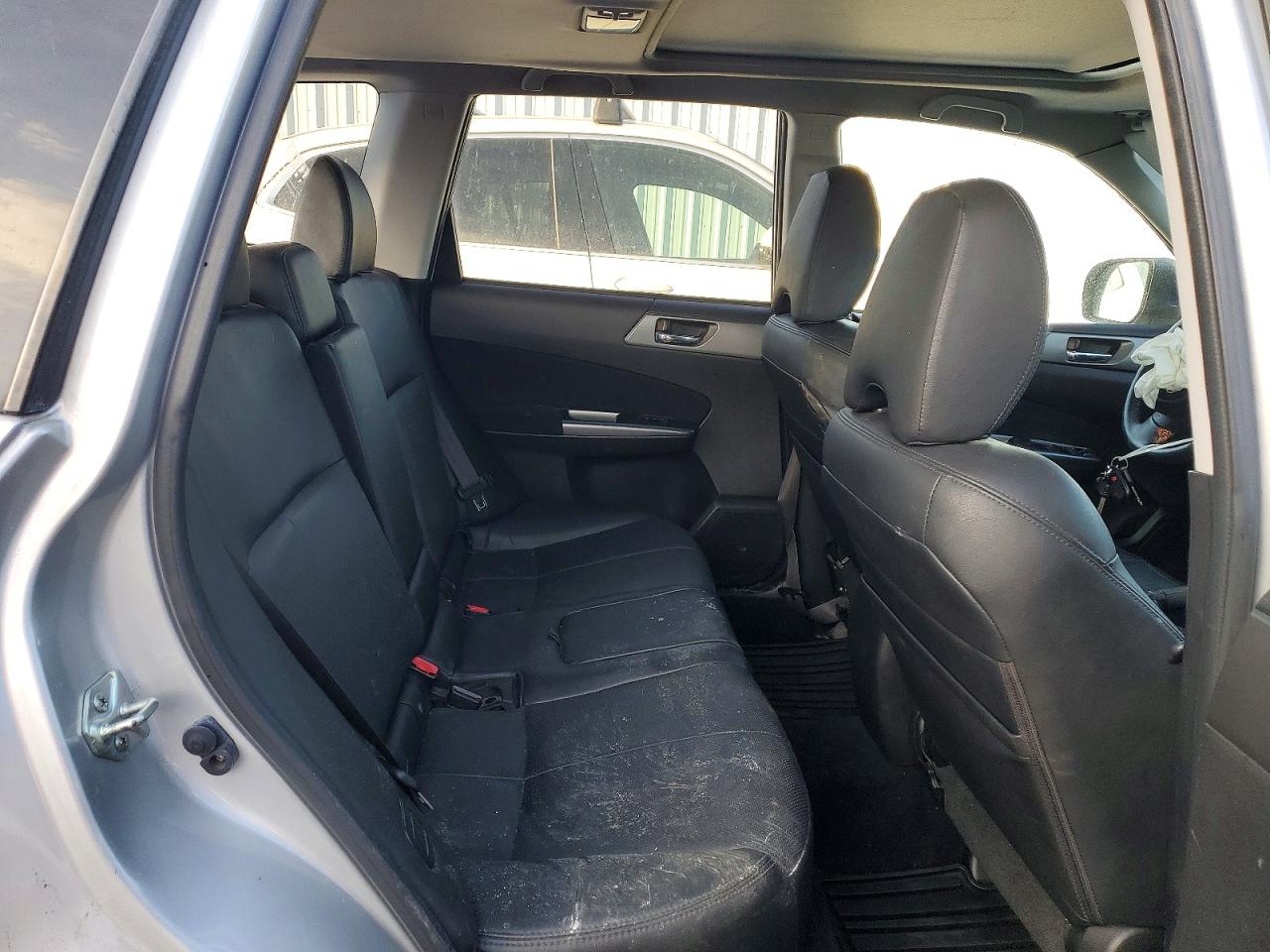 2011 Subaru Forester Touring Silver vin: JF2SHAGC0BH747563