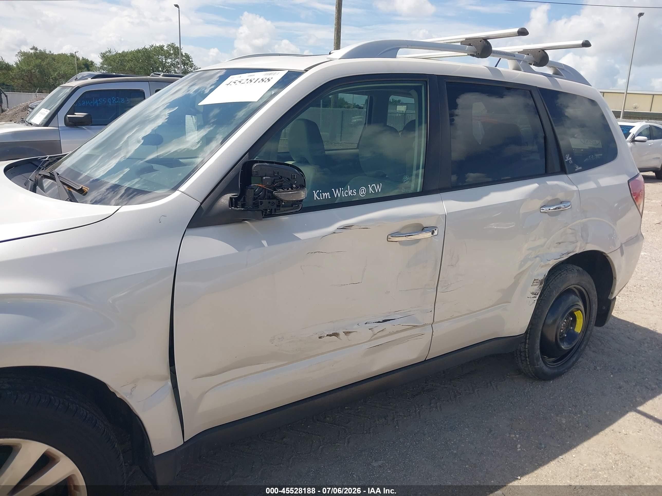 2013 Subaru Forester 2.5x Touring White vin: JF2SHAGC0DH416128