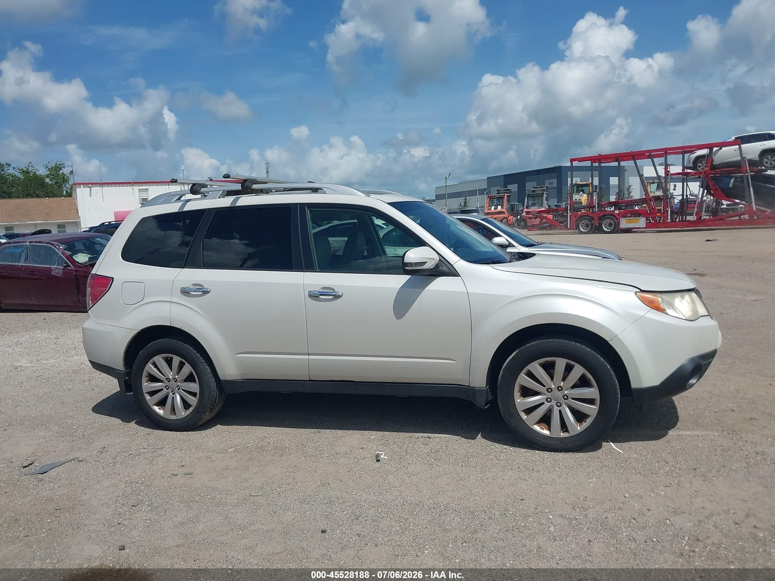 2013 Subaru Forester 2.5x Touring White vin: JF2SHAGC0DH416128