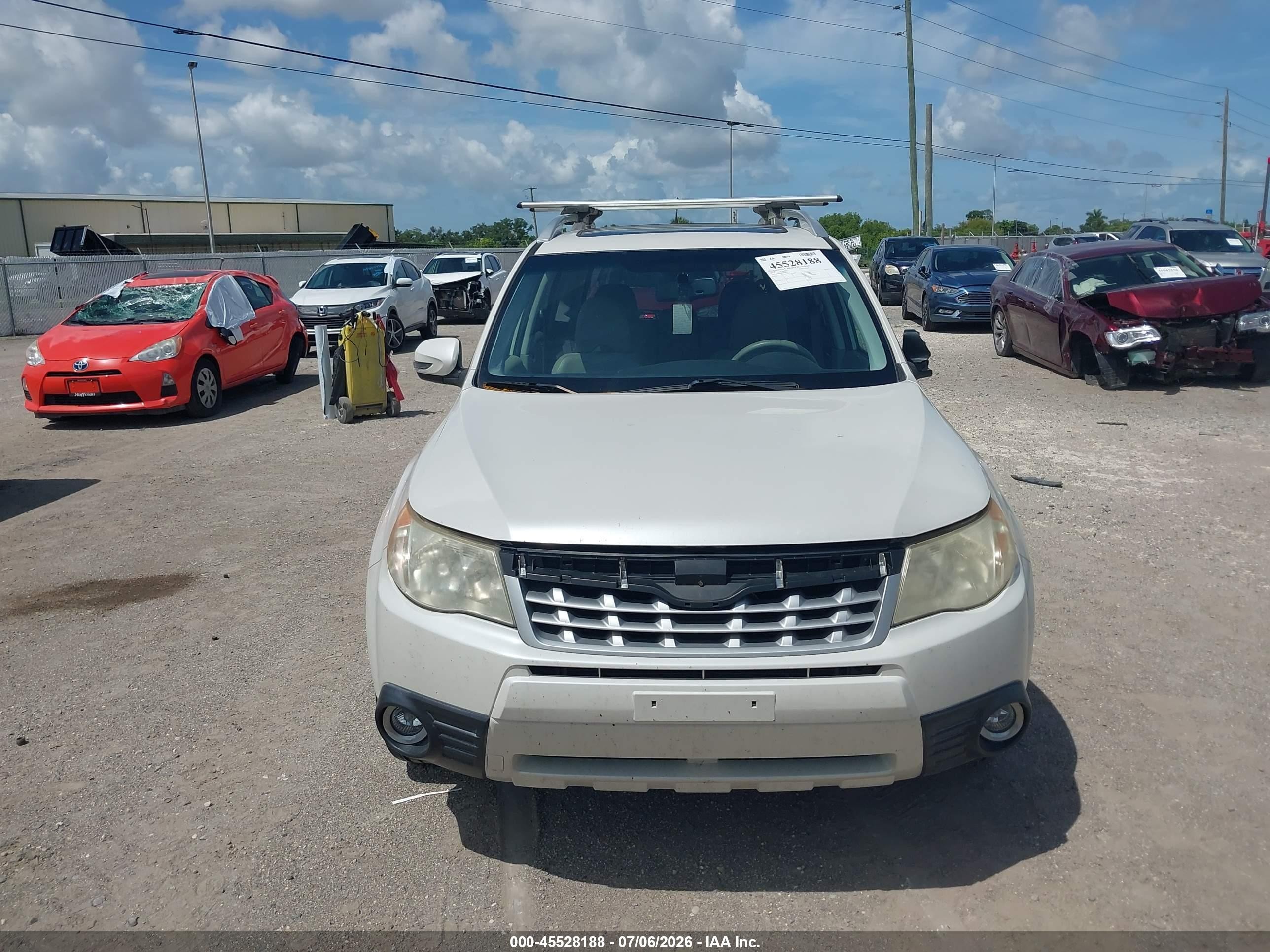 2013 Subaru Forester 2.5x Touring White vin: JF2SHAGC0DH416128