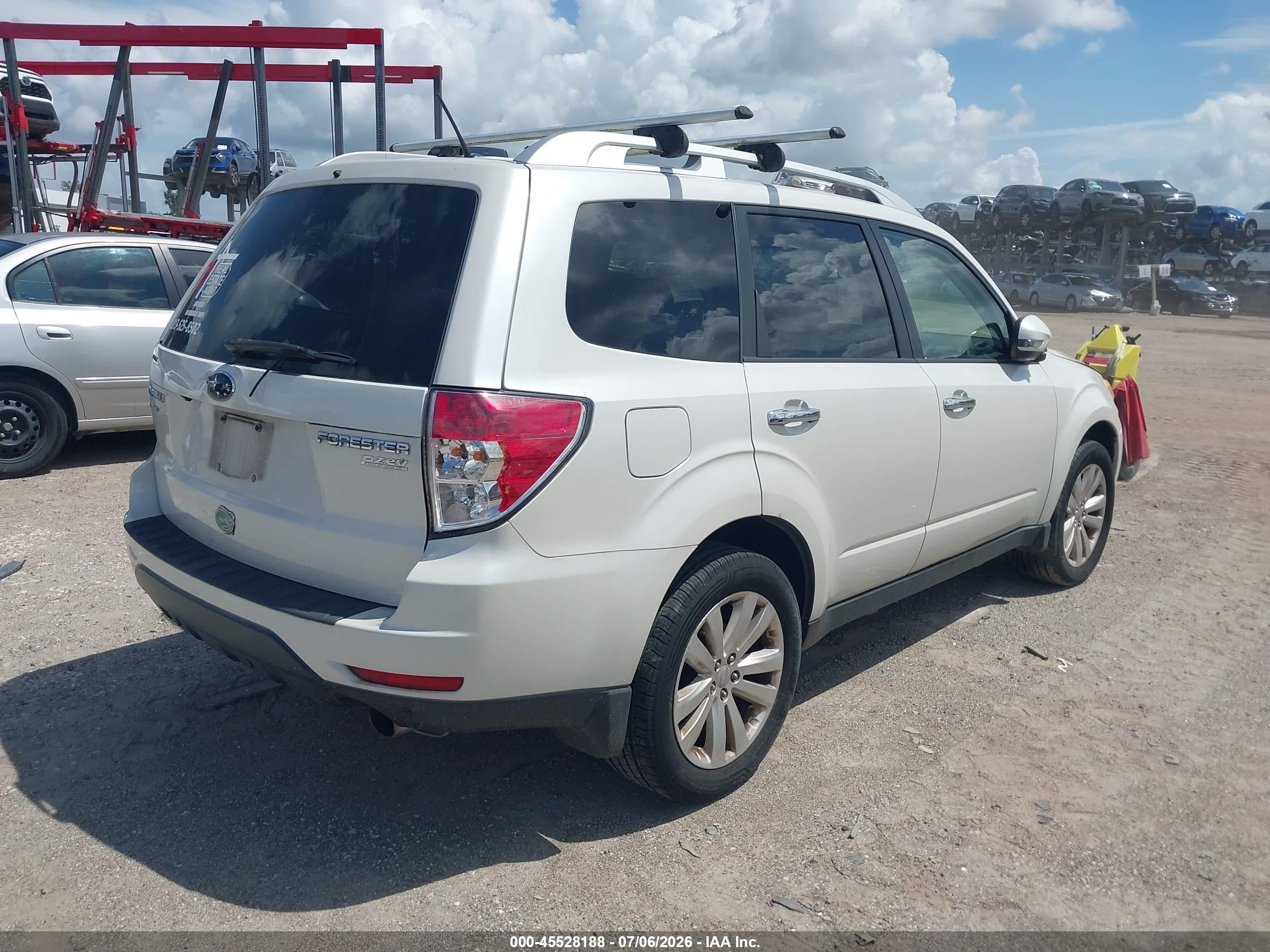 2013 Subaru Forester 2.5x Touring White vin: JF2SHAGC0DH416128
