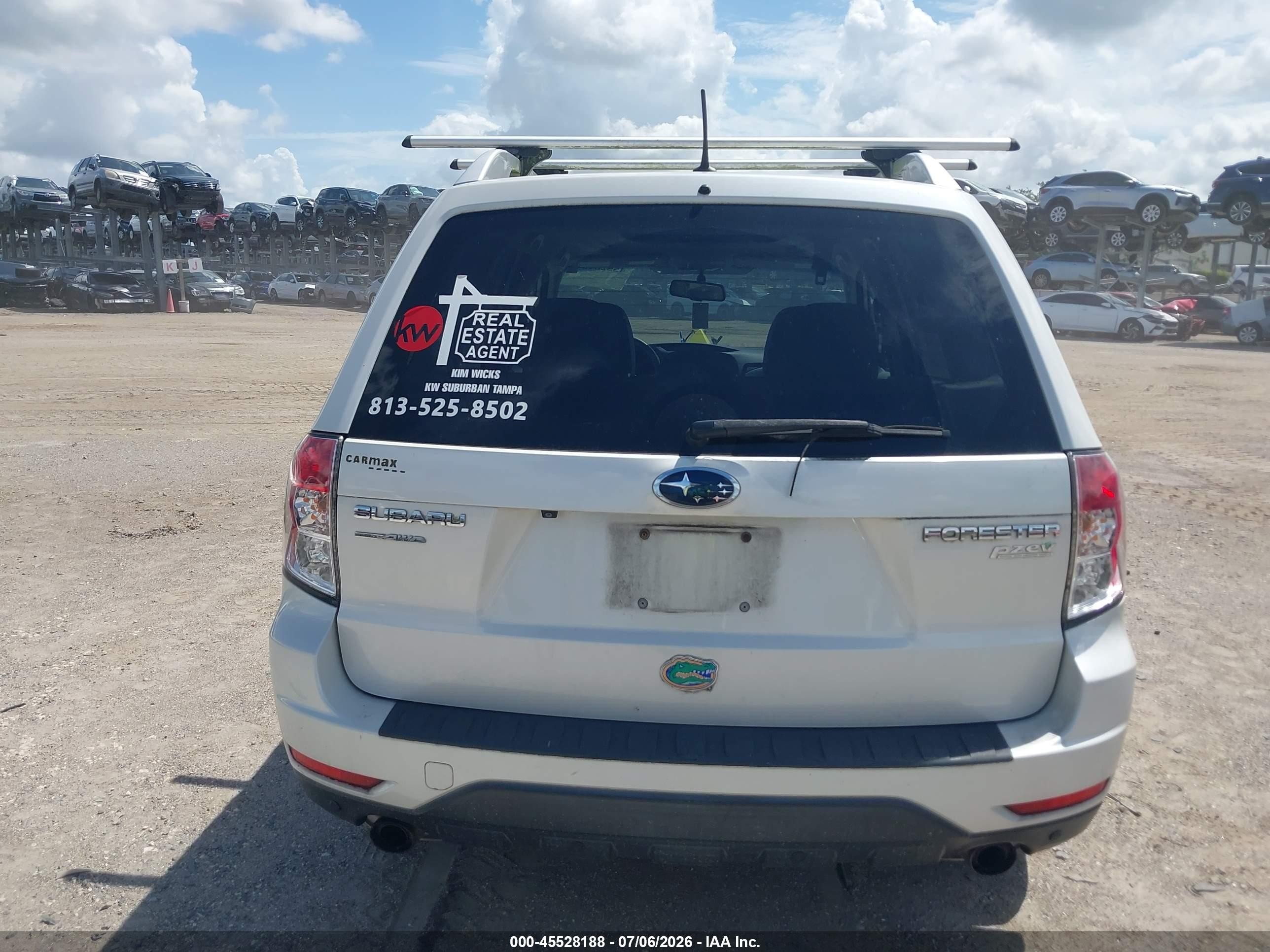 2013 Subaru Forester 2.5x Touring White vin: JF2SHAGC0DH416128