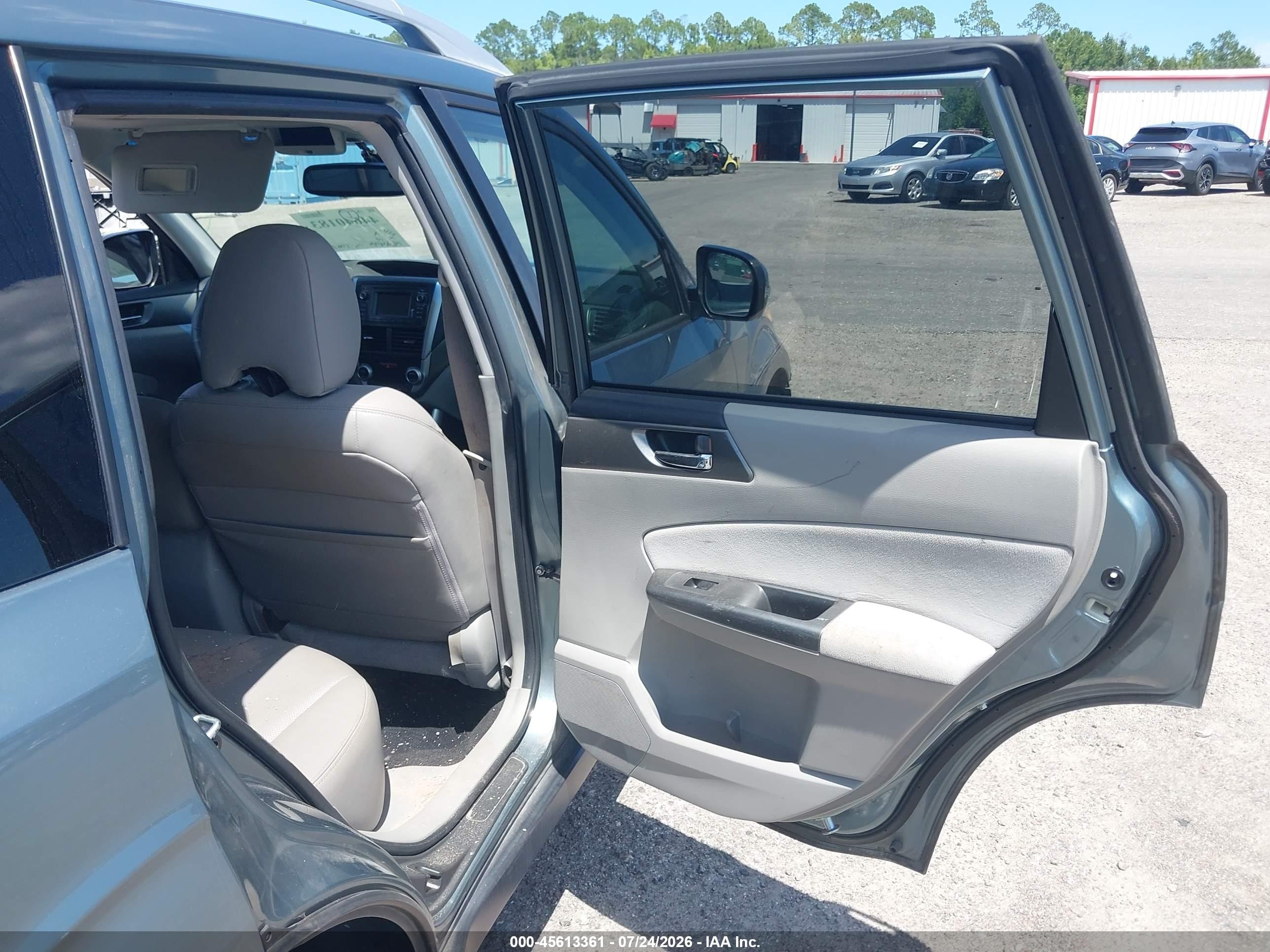 2011 Subaru Forester 2.5x Touring Green vin: JF2SHAGC1BH725457
