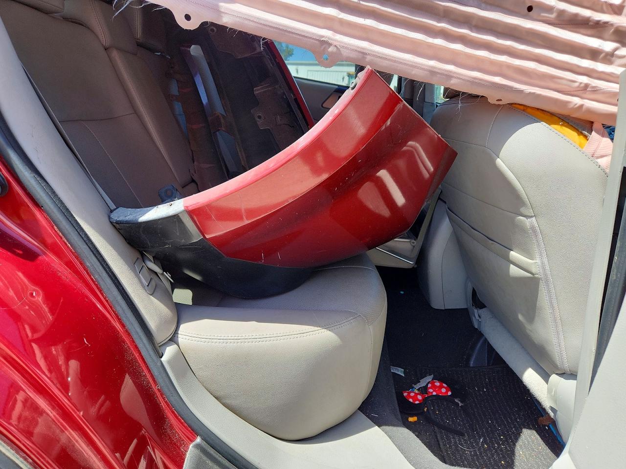 2011 Subaru Forester Touring Red vin: JF2SHAGC1BH774822