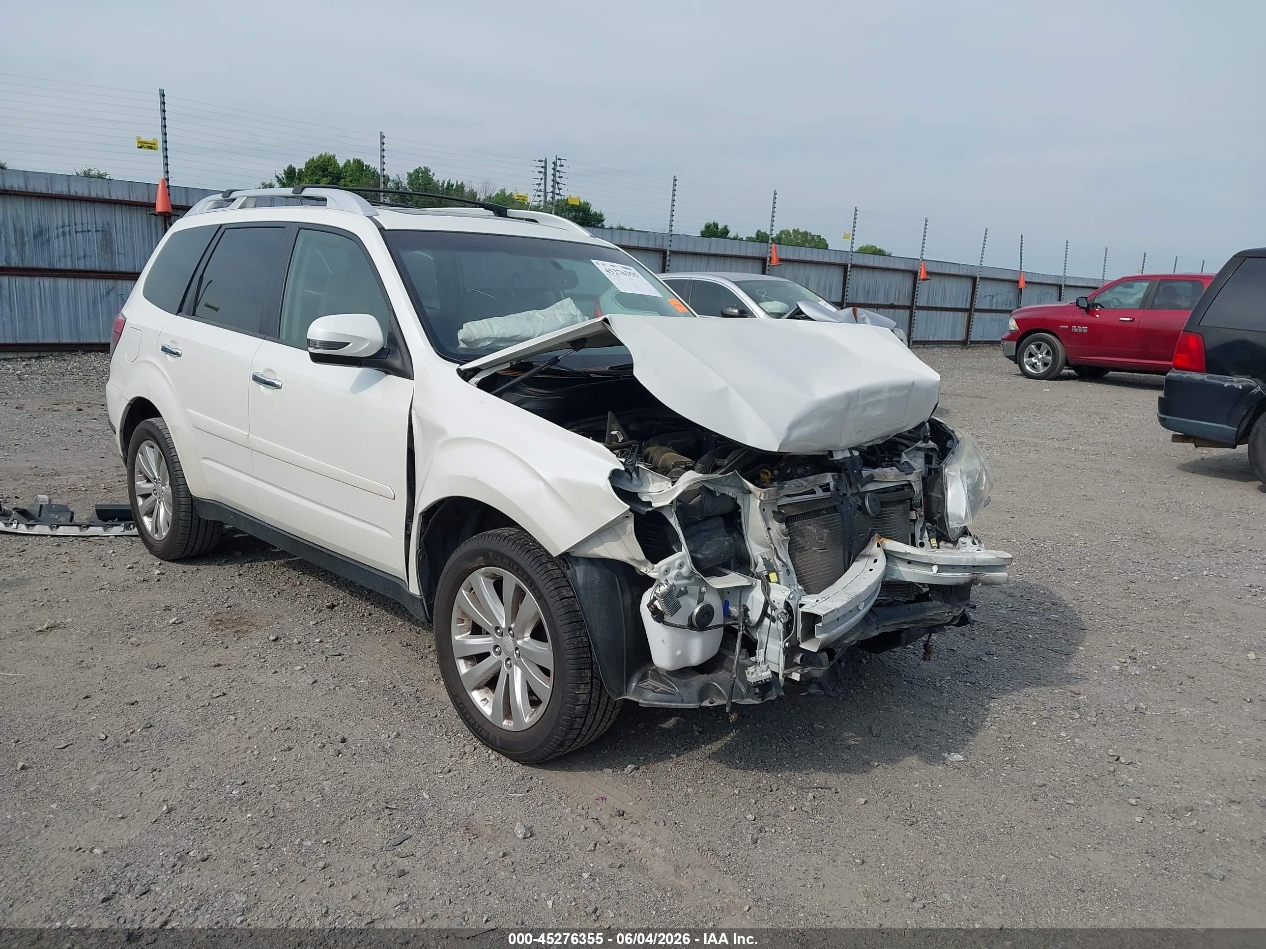 2013 Subaru Forester 2.5x Touring White vin: JF2SHAGC1DH414842