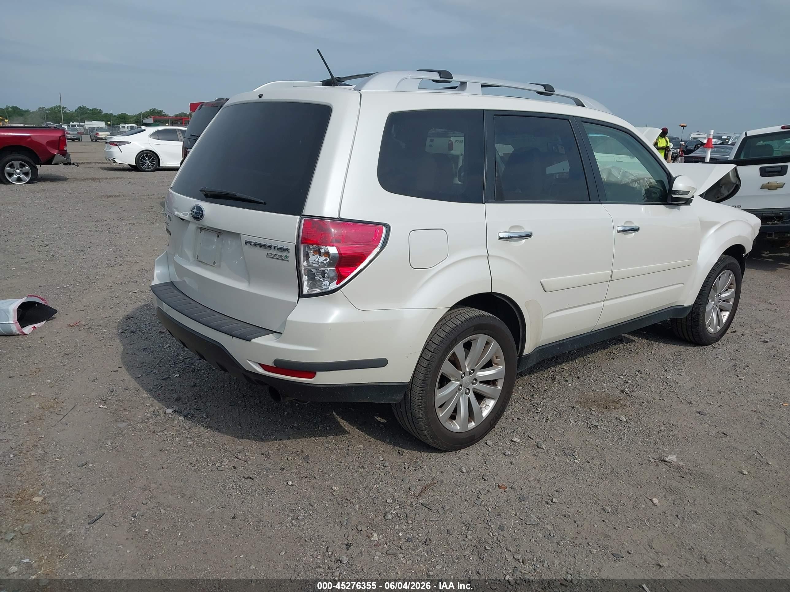 2013 Subaru Forester 2.5x Touring White vin: JF2SHAGC1DH414842