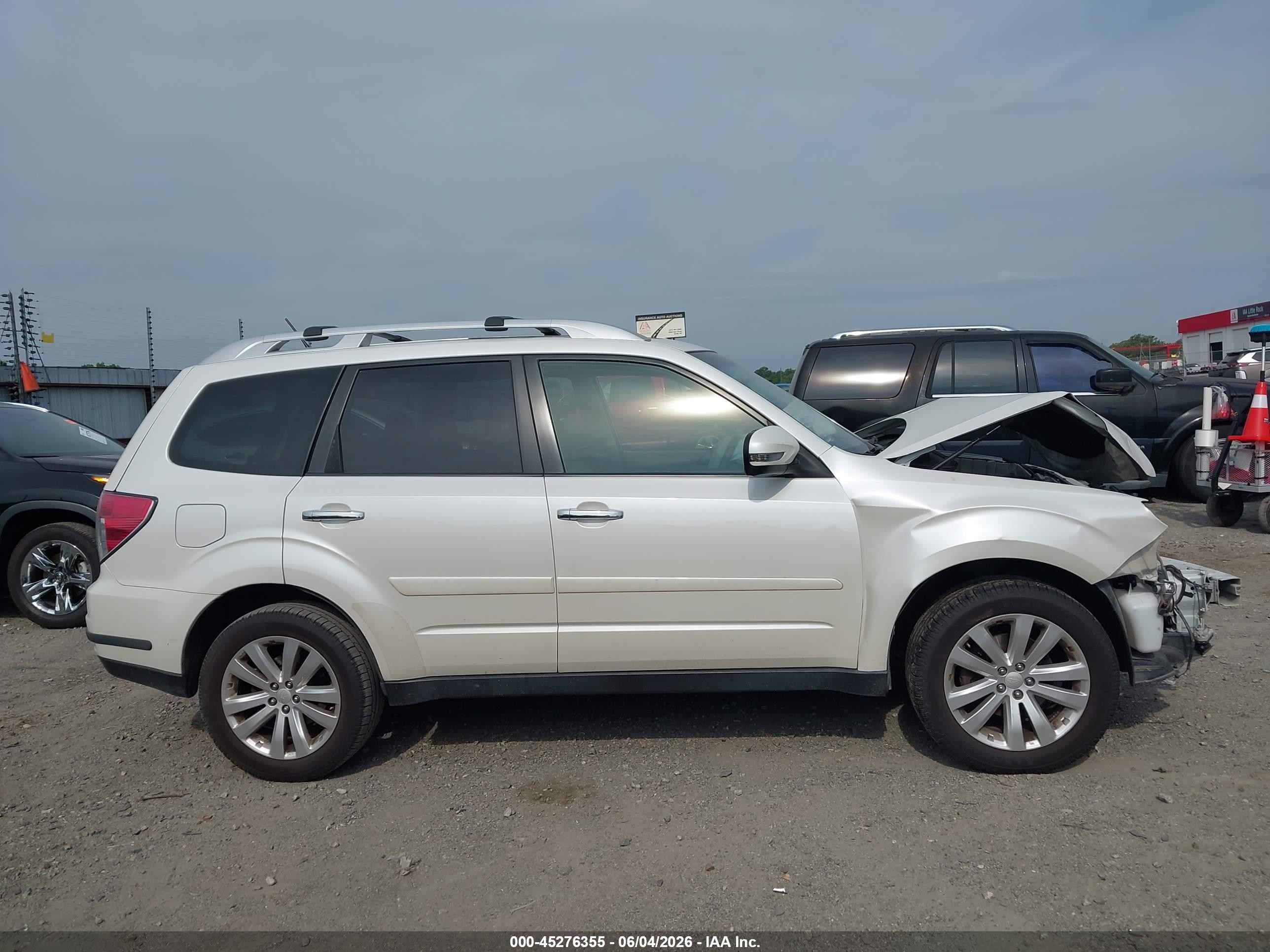 2013 Subaru Forester 2.5x Touring White vin: JF2SHAGC1DH414842