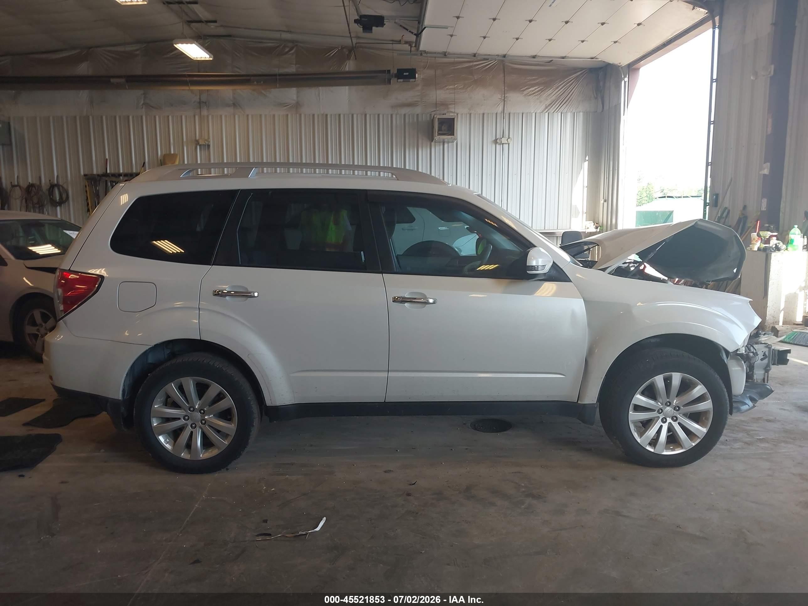 2012 Subaru Forester 2.5x Touring White vin: JF2SHAGC3CH443533