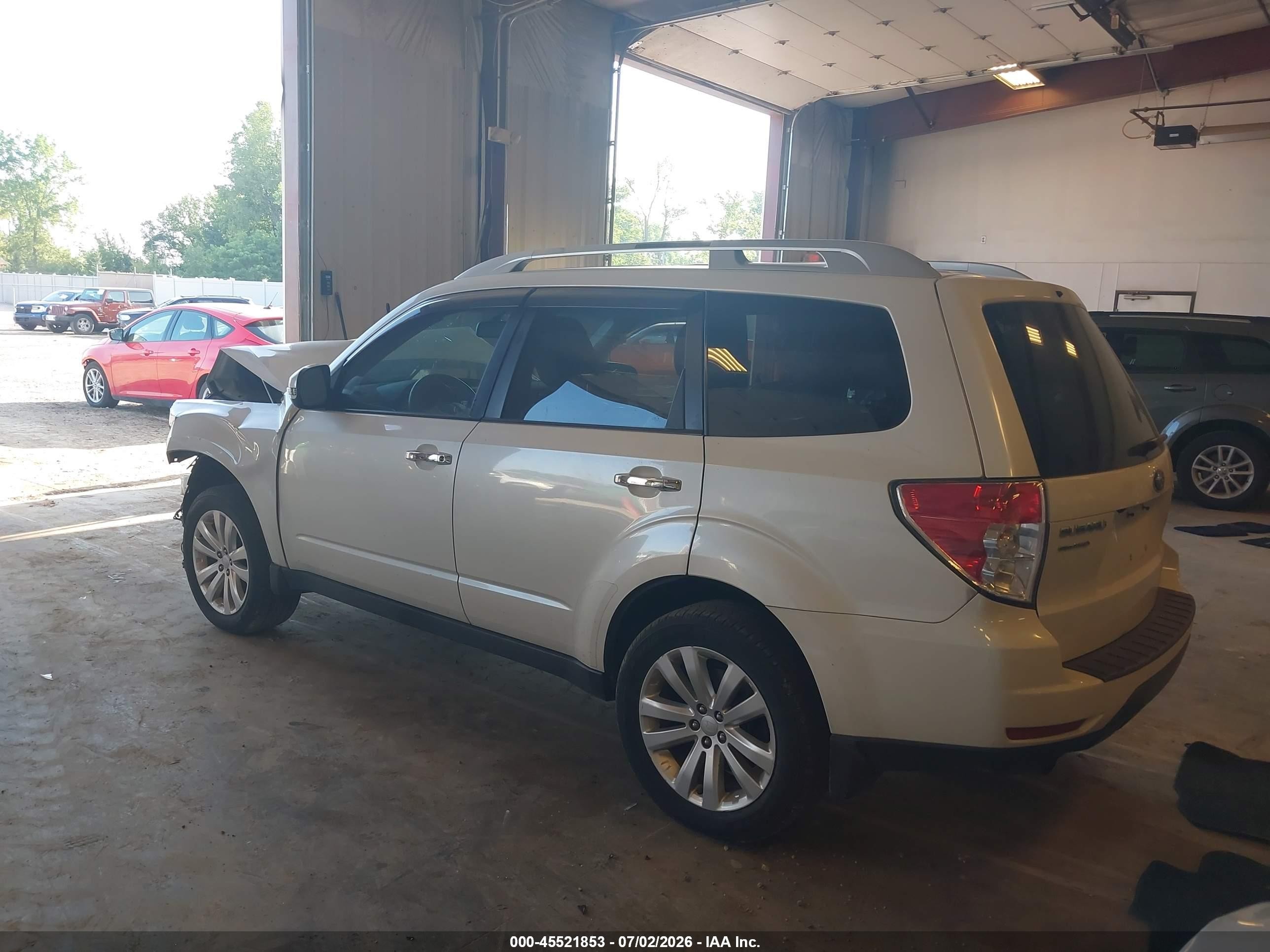 2012 Subaru Forester 2.5x Touring White vin: JF2SHAGC3CH443533