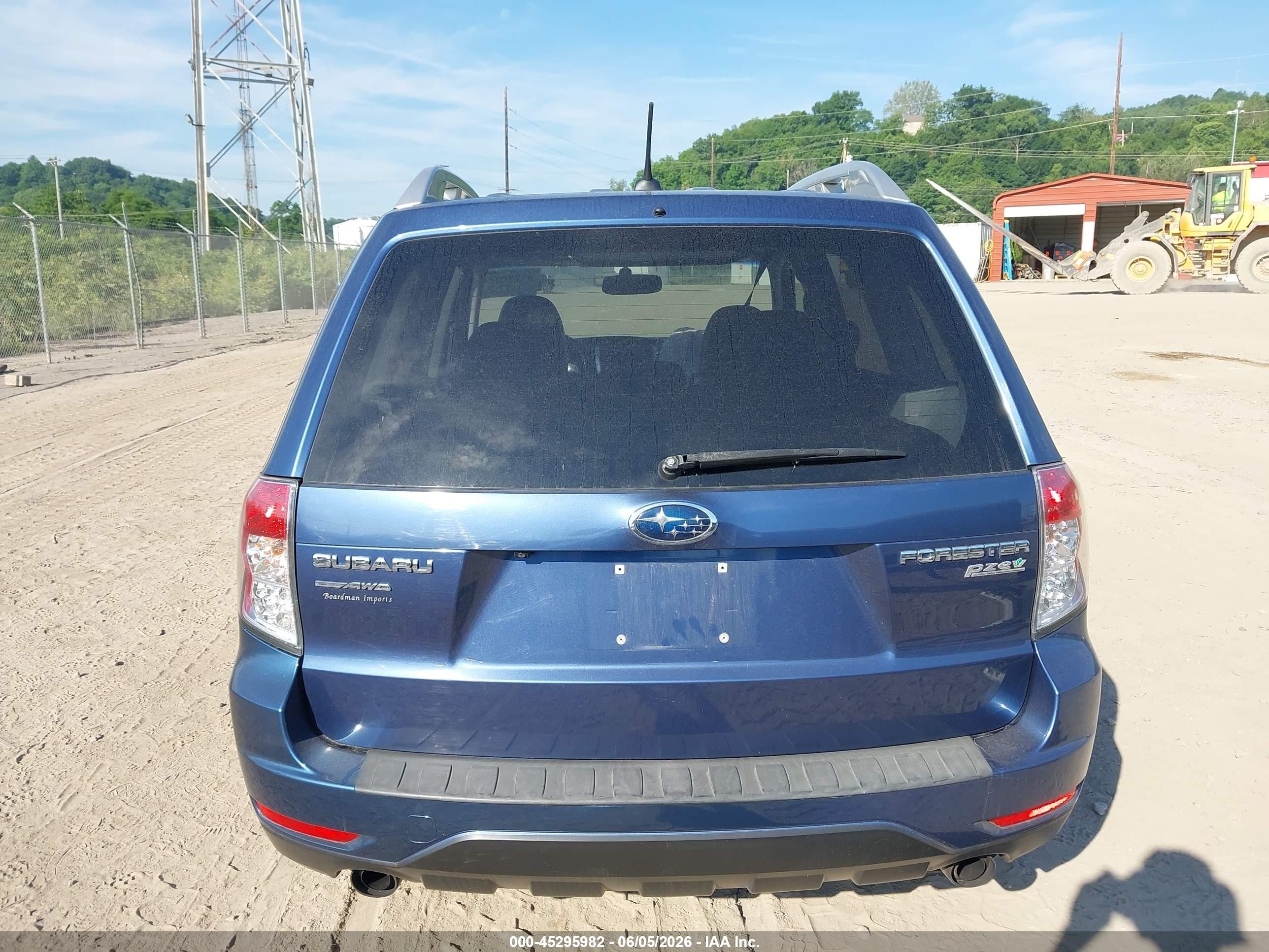 2011 Subaru Forester 2.5x Touring Blue vin: JF2SHAGC6BH753688