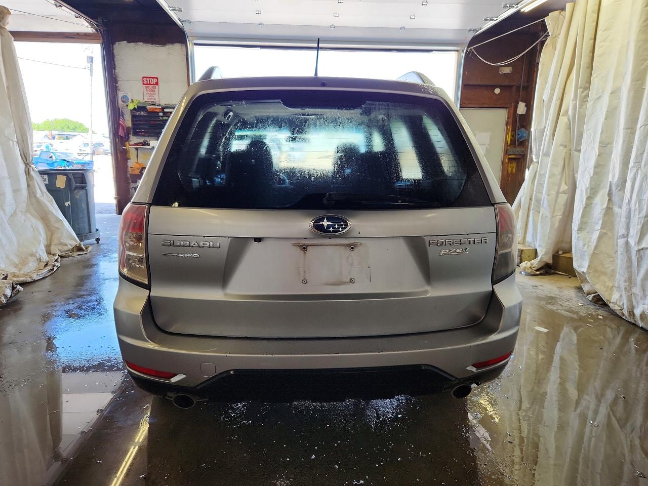 2012 Subaru Forester Touring Silver vin: JF2SHAGC7CH441400