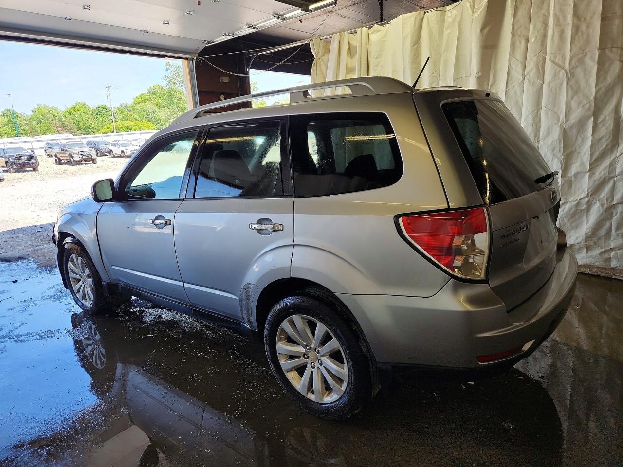 2012 Subaru Forester Touring Silver vin: JF2SHAGC7CH441400