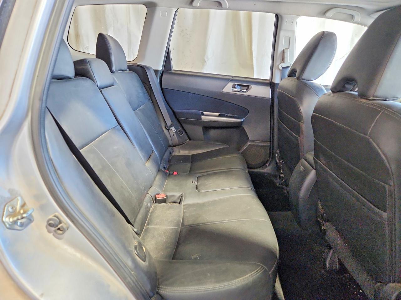 2012 Subaru Forester Touring Silver vin: JF2SHAGC7CH441400