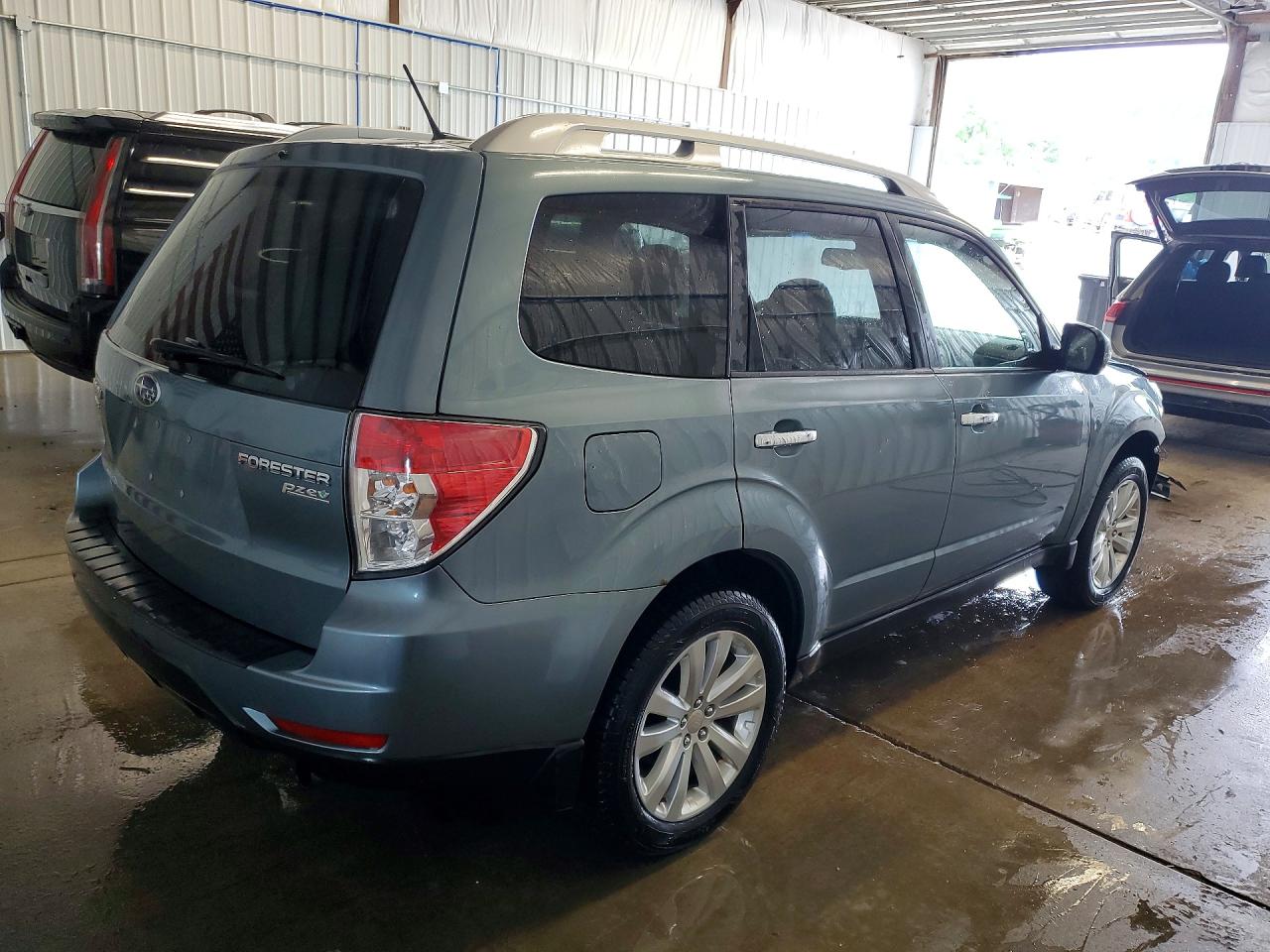 2011 Subaru Forester Touring Green vin: JF2SHAGC8BH729151