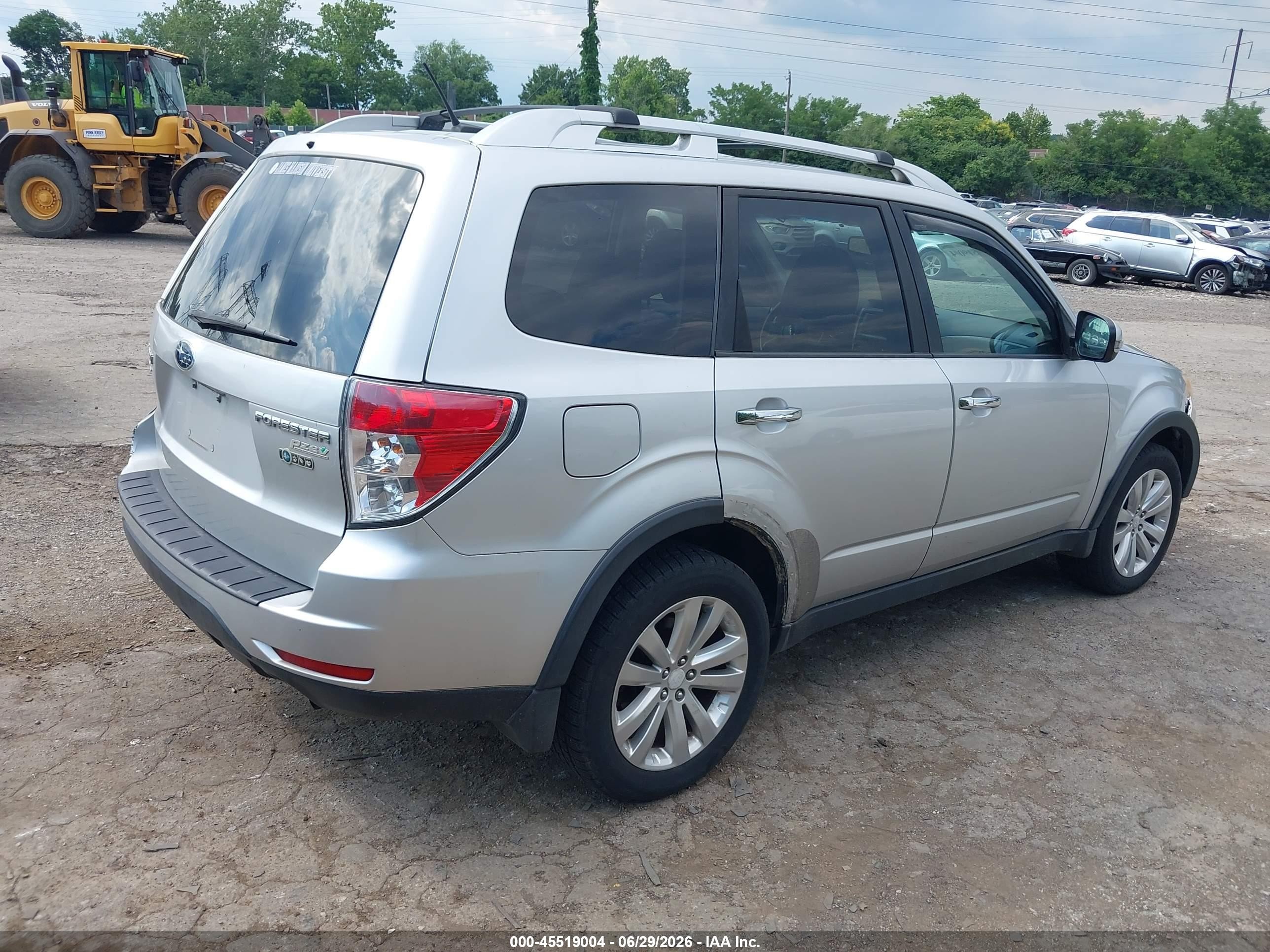 2011 Subaru Forester 2.5x Touring Gray vin: JF2SHAHC3BH726933