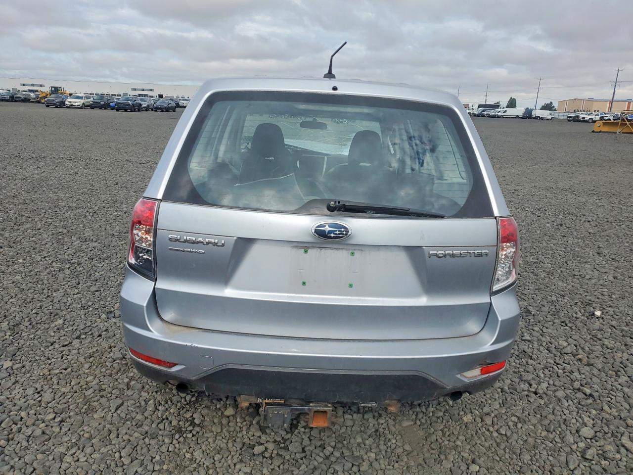 2013 Subaru Forester 2.5x Silver vin: JF2SHBAC1DH445801