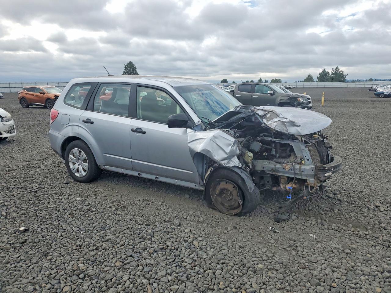 2013 Subaru Forester 2.5x Silver vin: JF2SHBAC1DH445801