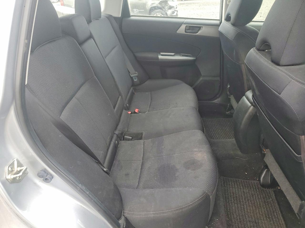 2013 Subaru Forester 2.5x Silver vin: JF2SHBAC1DH445801
