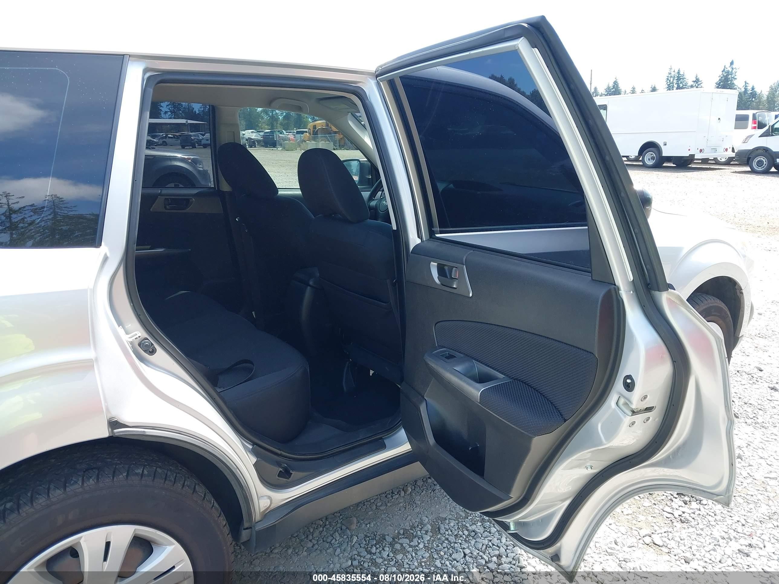 2011 Subaru Forester 2.5x Silver vin: JF2SHBAC7BH715630