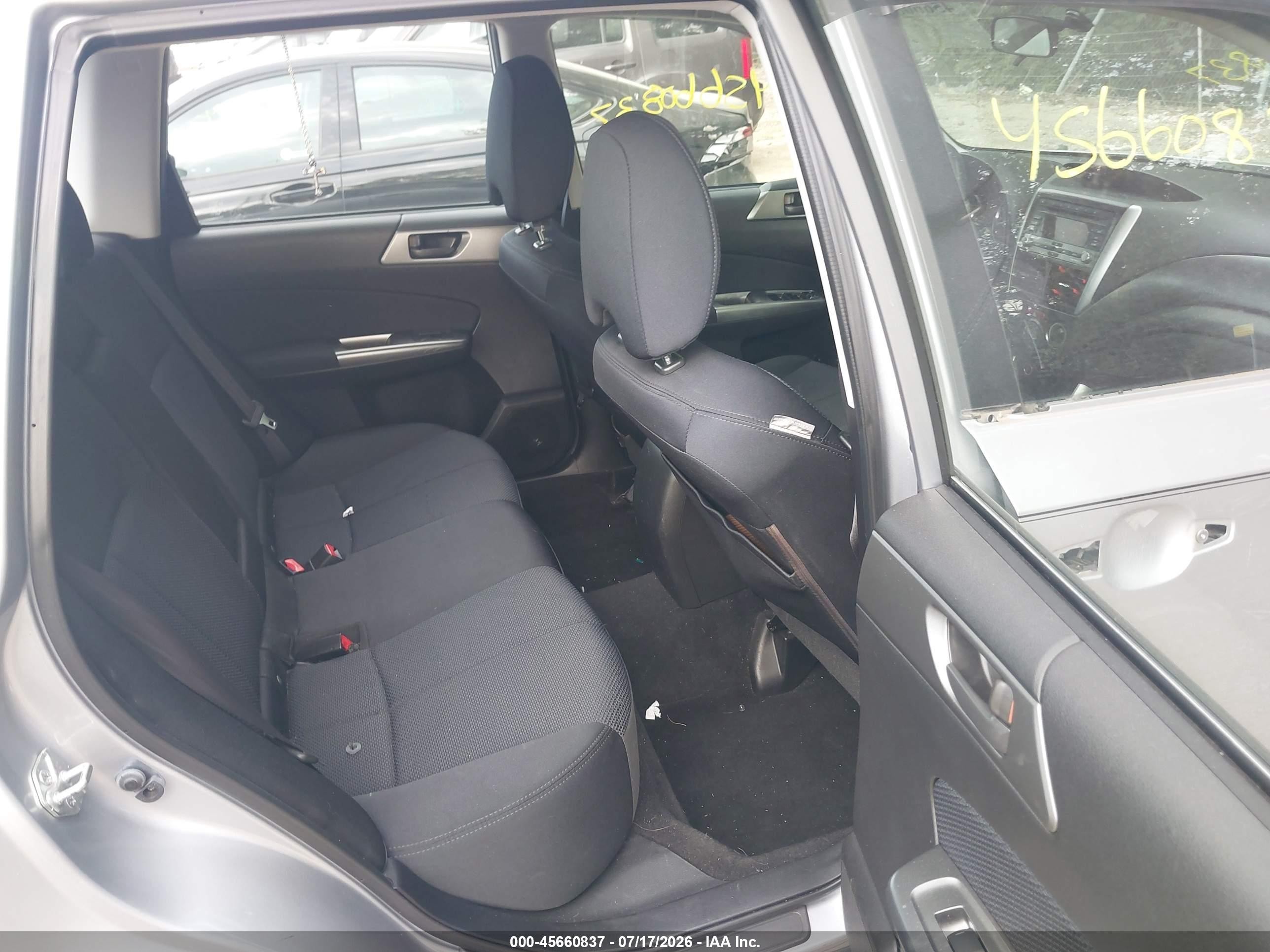 2012 Subaru Forester 2.5x Silver vin: JF2SHBBC0CH438092