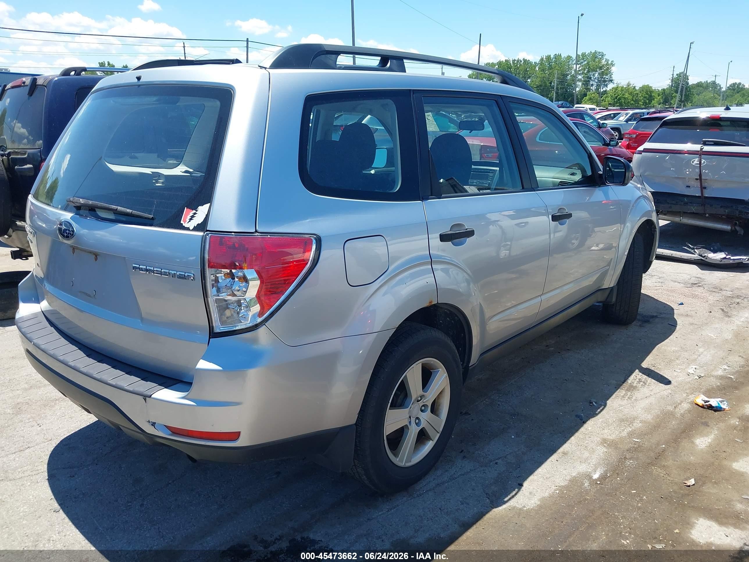 2012 Subaru Forester 2.5x Silver vin: JF2SHBBC1CG407391